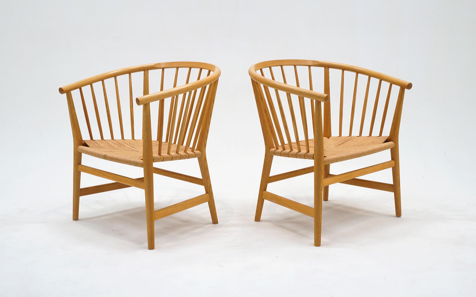 Mid-Century Modern Pair Hans Wegner pp112 British Chair, 1978.  Excellent Condition.  Signed. For Sale