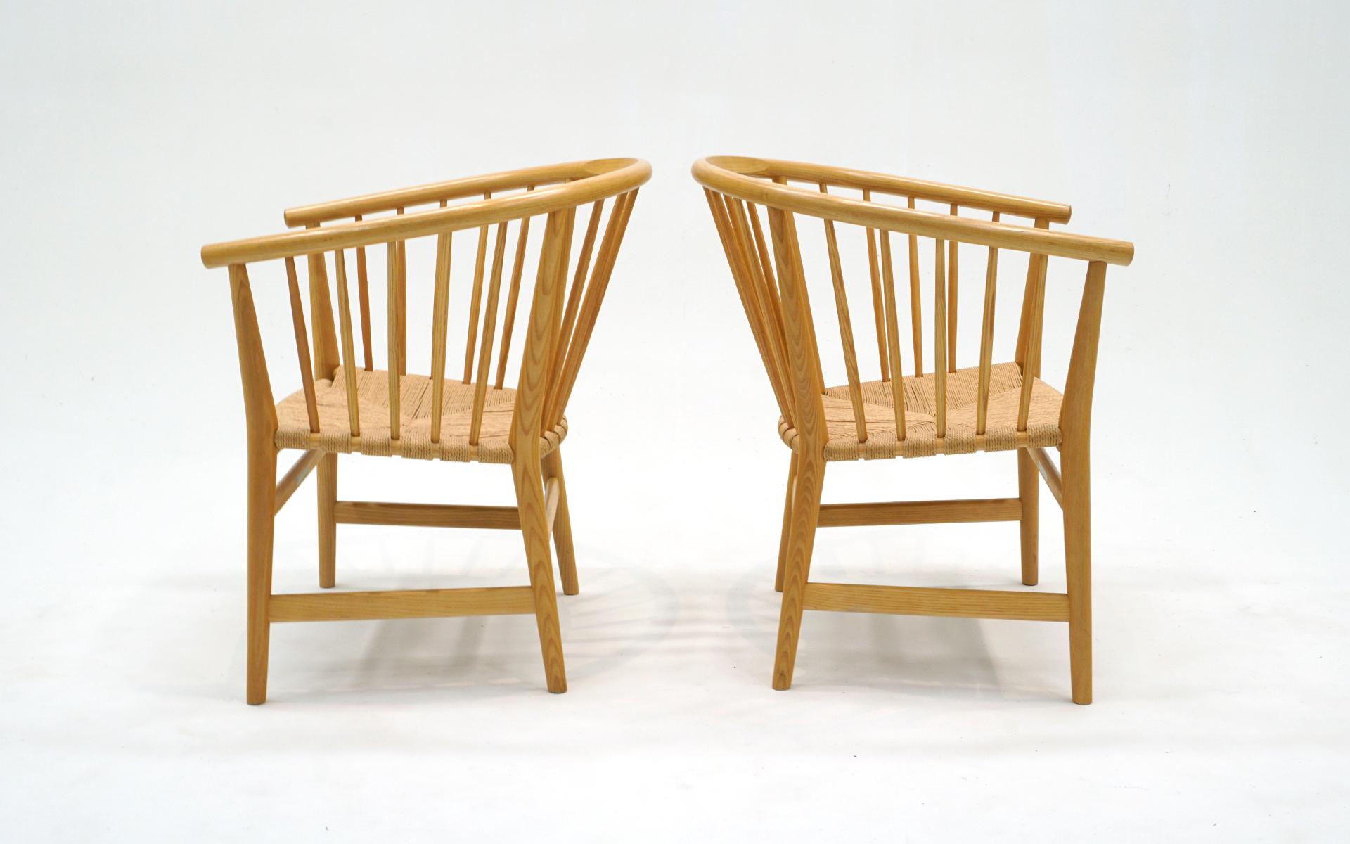 Danish Pair Hans Wegner pp112 British Chair, 1978.  Excellent Condition.  Signed. For Sale