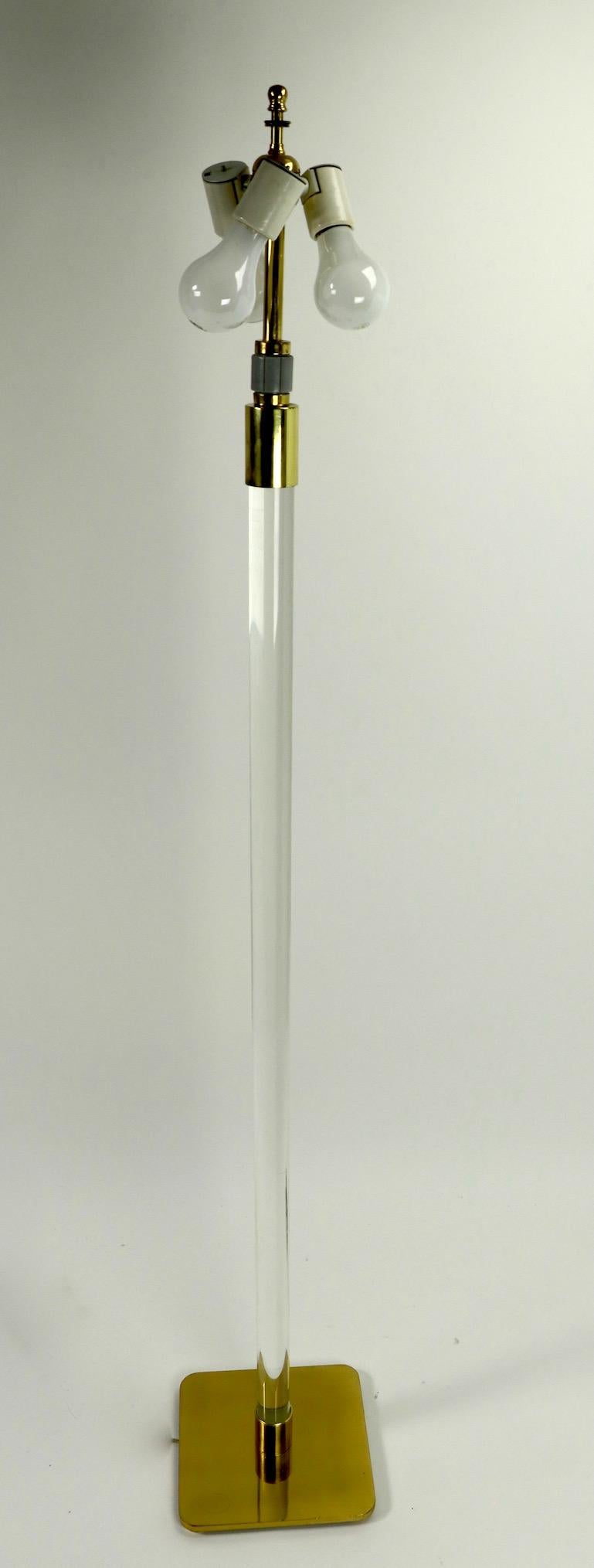 Paire de lampadaires Hansen en verre et laiton Bon état - En vente à New York, NY
