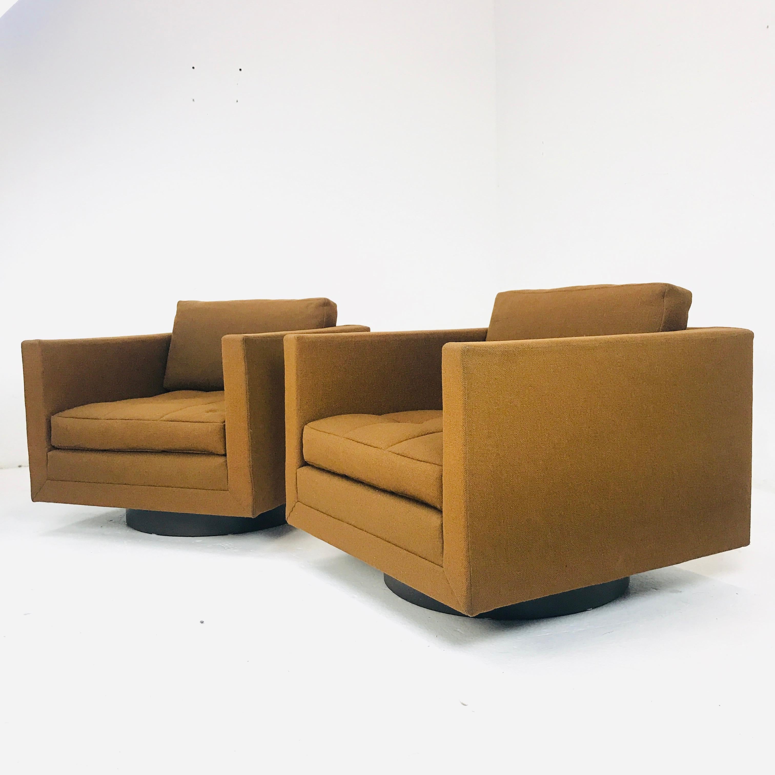 Pair of Harvey Probber Cube Swivel Chairs, Signed (Moderne der Mitte des Jahrhunderts)