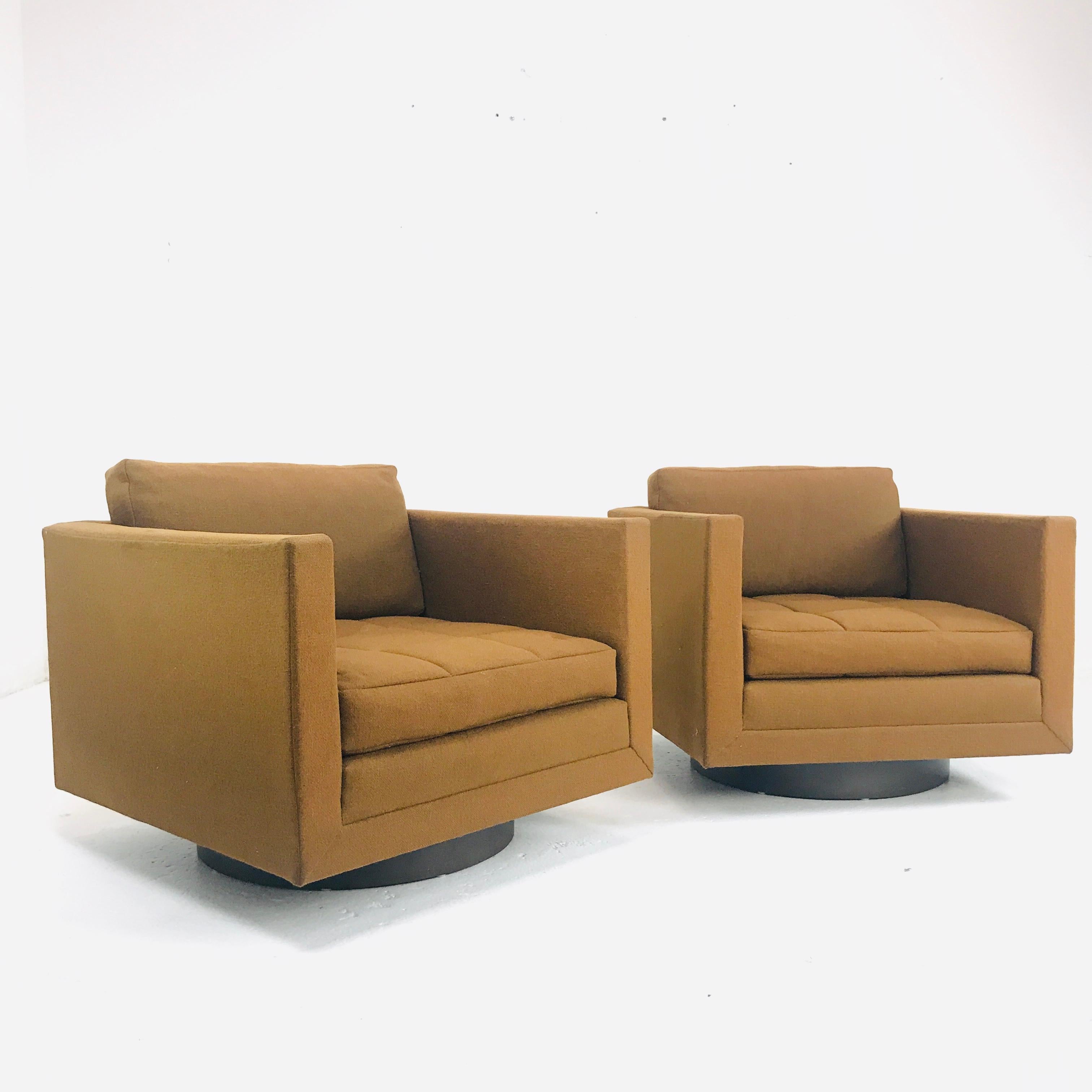 Pair of Harvey Probber Cube Swivel Chairs, Signed im Zustand „Gut“ in Dallas, TX