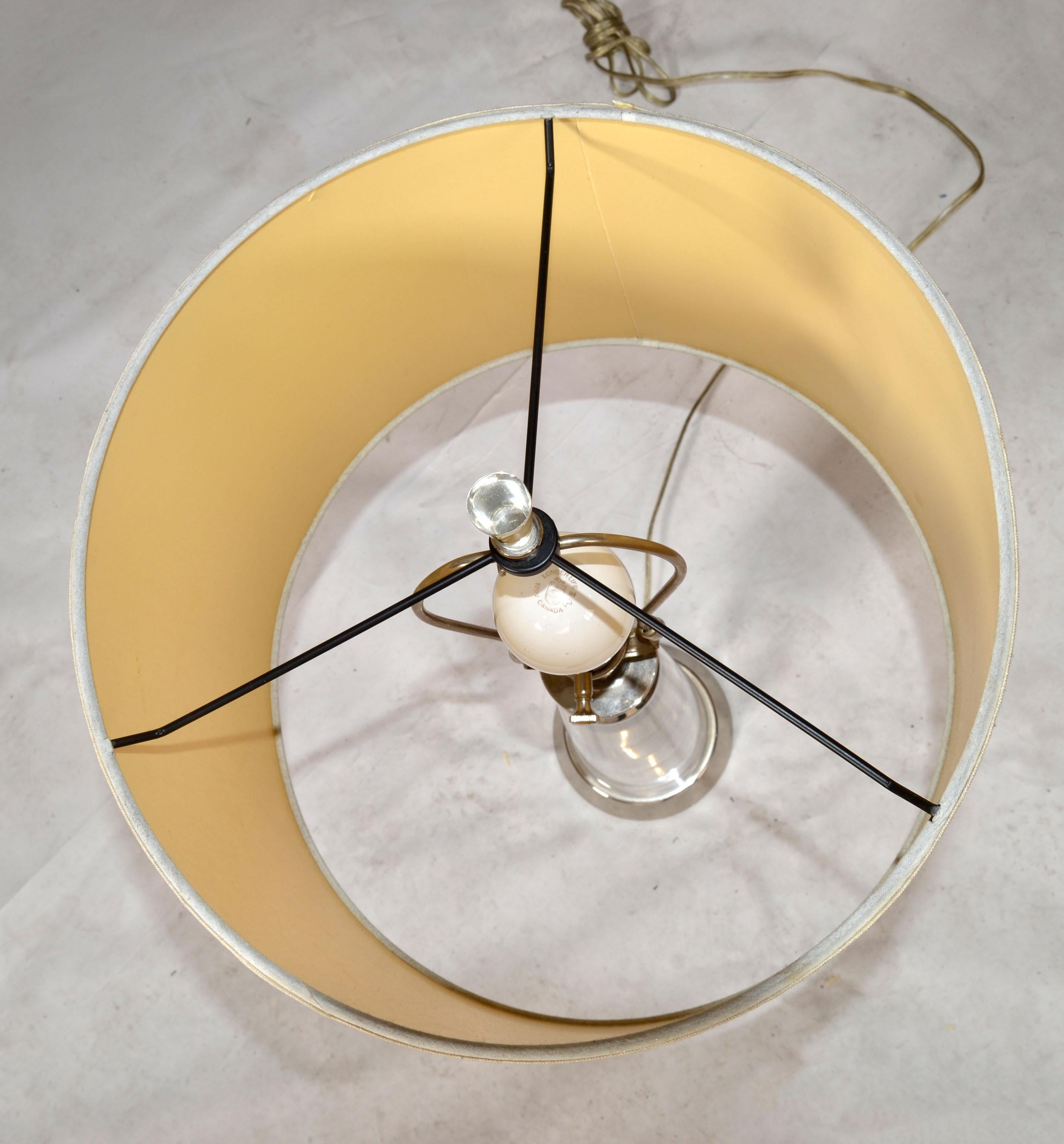 Paire de lampes de bureau lourdes en forme de cône de verre et de chrome, de style moderne du milieu du siècle dernier en vente 7