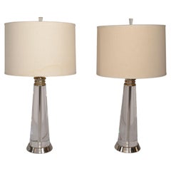 Paar schwere Mid-Century Modern-Tischlampen in Kegelglasform und Chrom mit Trommelschirmen, Paar