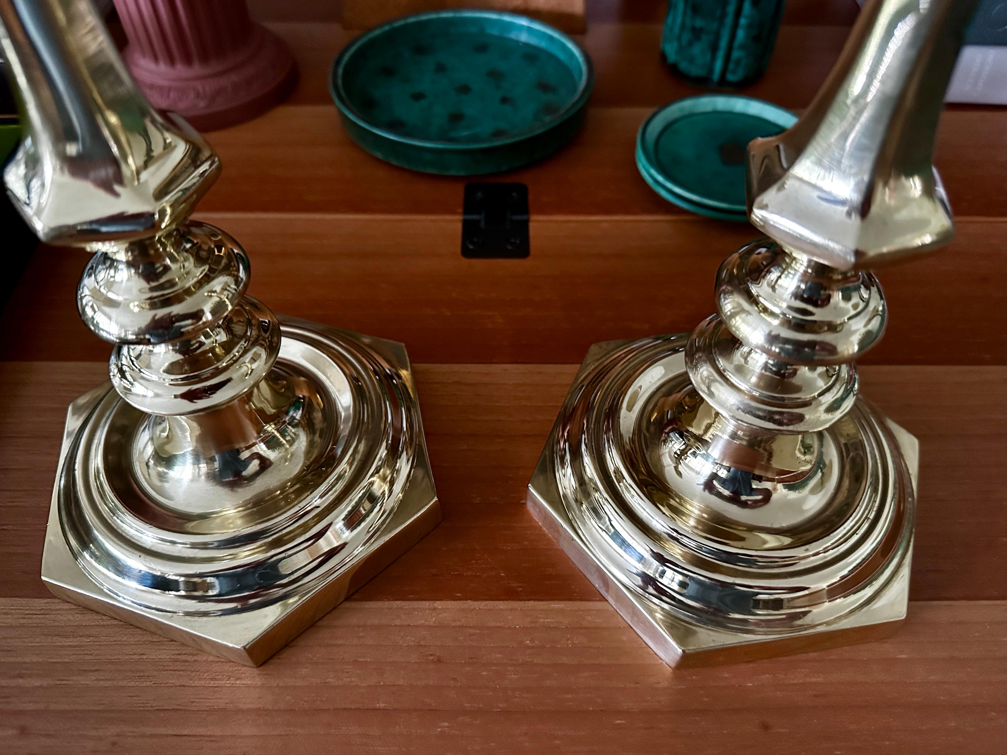 Pair Heavy Solid Brass Colonial Style Candlesticks From Virginia Metalcrafters For Sale 4