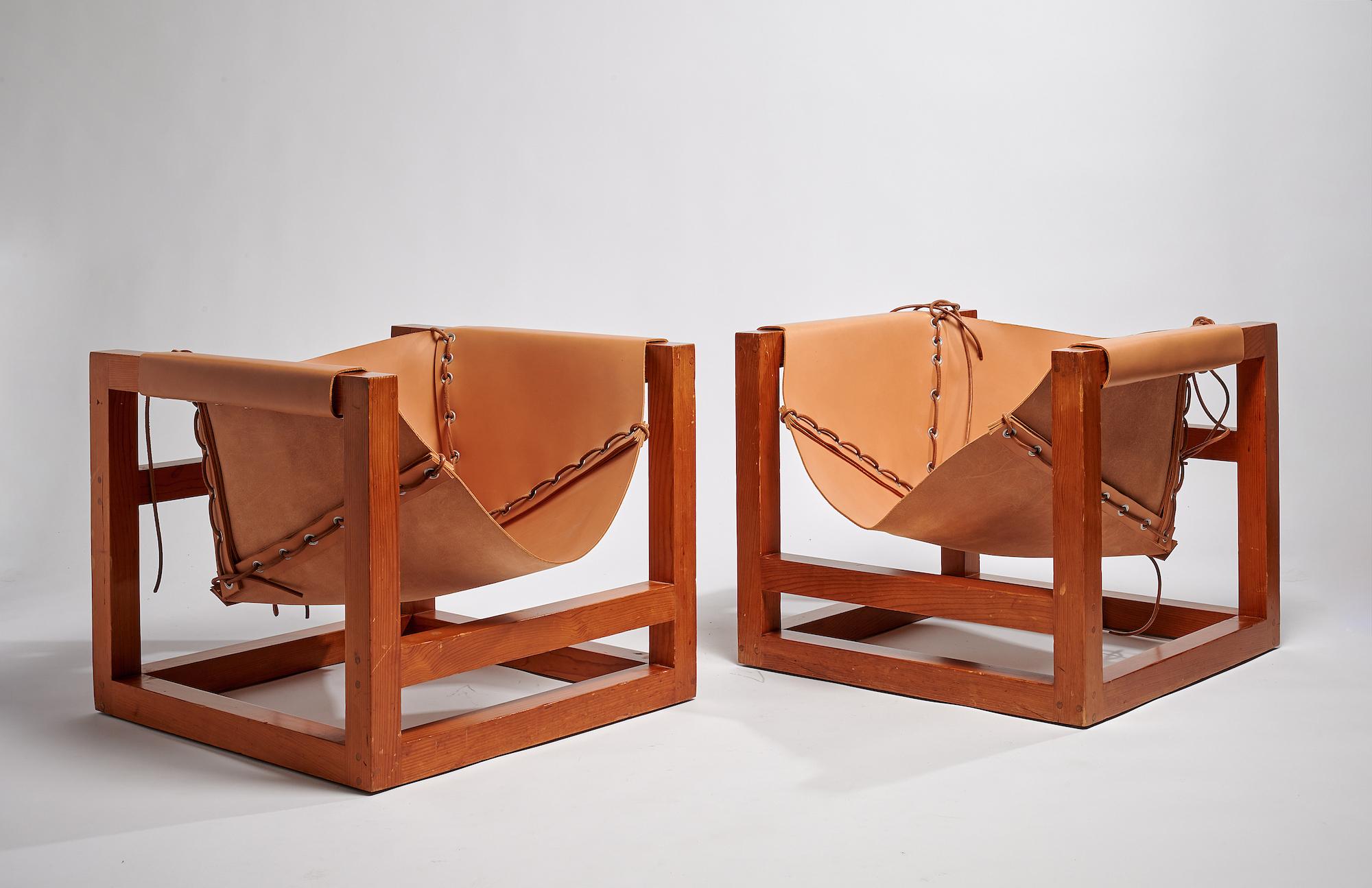 Pair of lounge Chairs, model Tail 4 by Heinz Witthoeft
Pine wood structure with leather seat and leather straps

A pair of matching coffee table included

Also available in full black wood and leather
