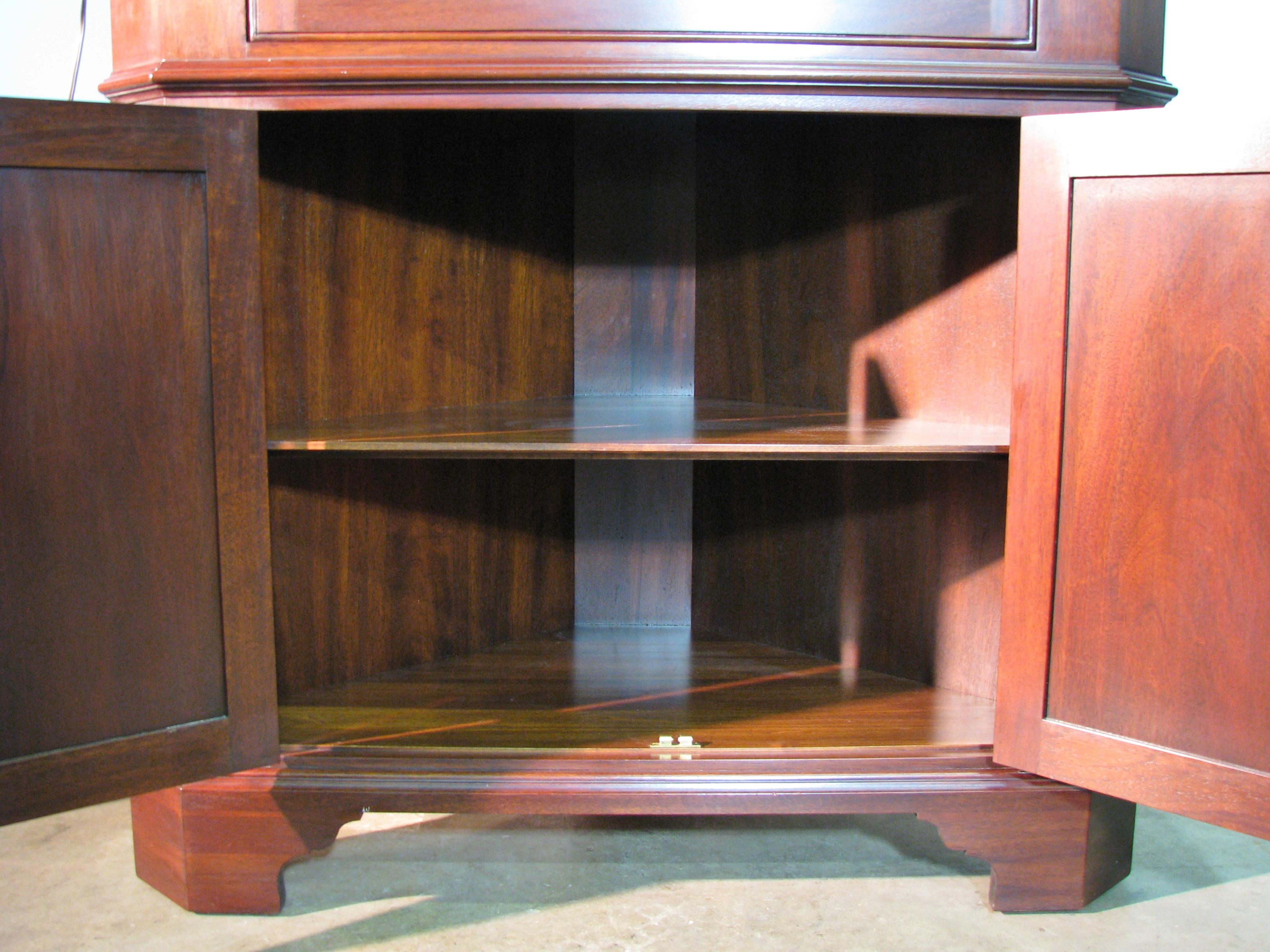 American Pair Henkel Harris / Virginia Galleries Mahogany Federal Style Corner Cabinets