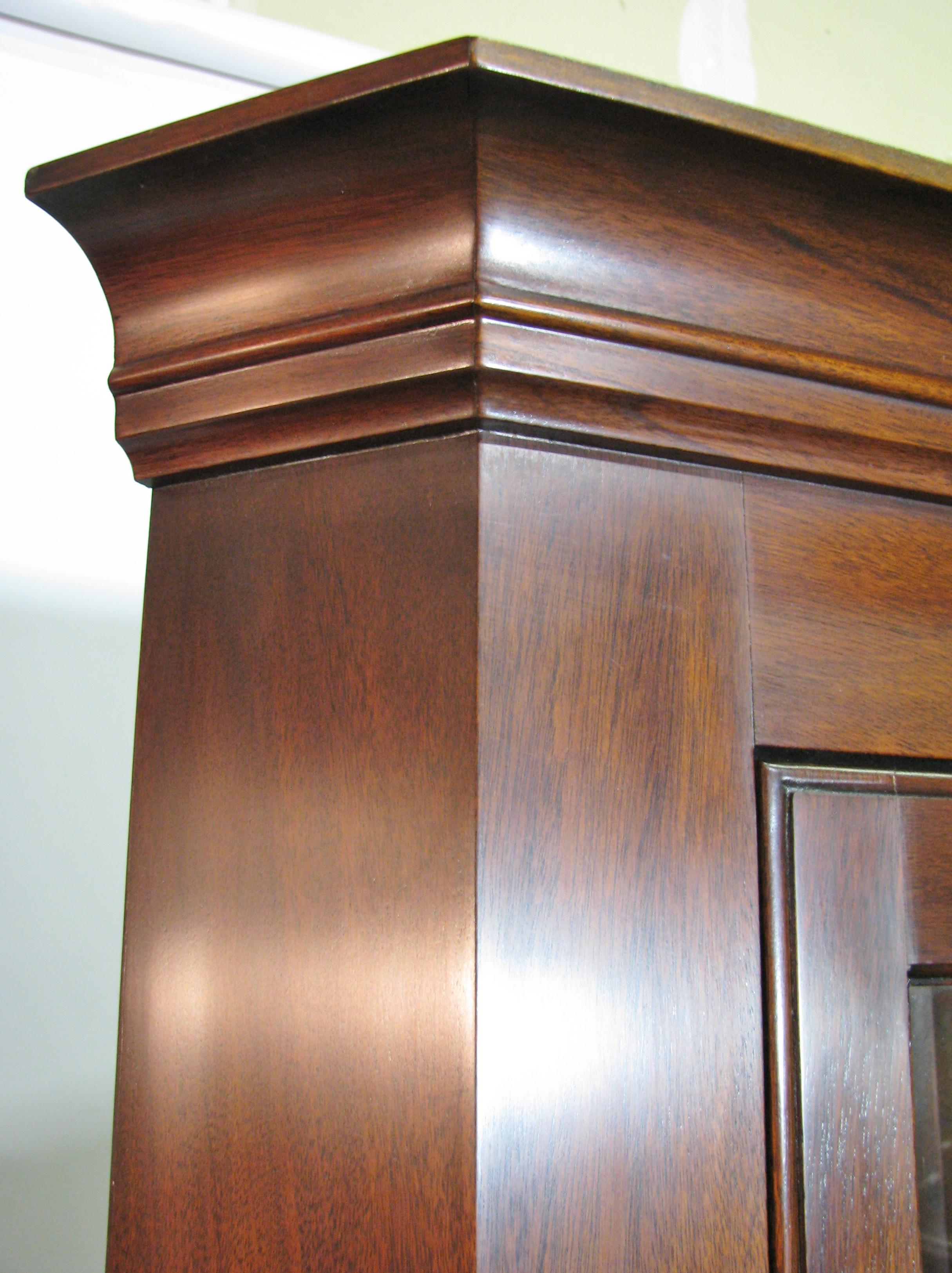 Late 20th Century Pair Henkel Harris / Virginia Galleries Mahogany Federal Style Corner Cabinets