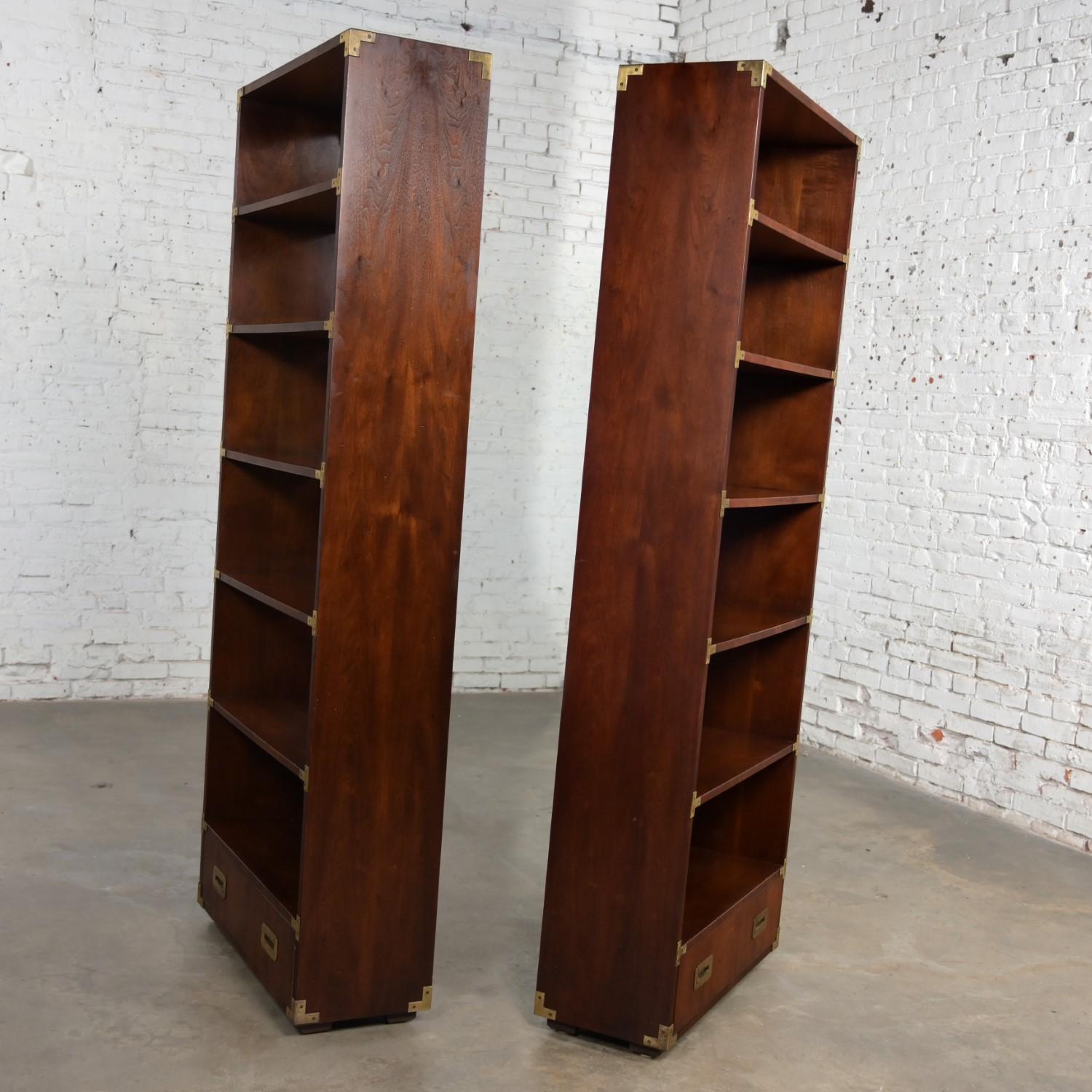 Pair Henredon Campaign Style Walnut Bookcases Display Cases or Shelves Brass Det For Sale 7