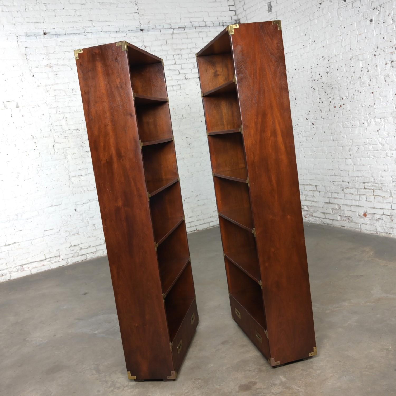 Pair Henredon Campaign Style Walnut Bookcases Display Cases or Shelves Brass Det For Sale 8