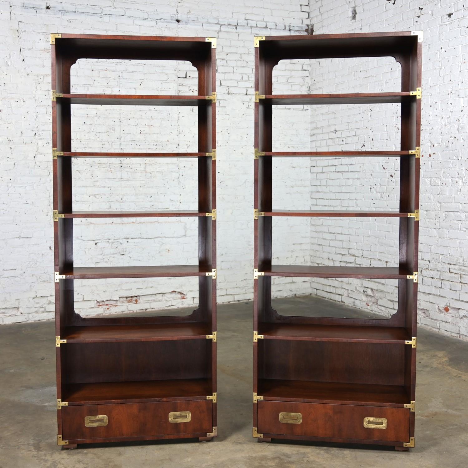 Pair Henredon Campaign Style Walnut Bookcases Display Cases or Shelves Brass Det For Sale 14