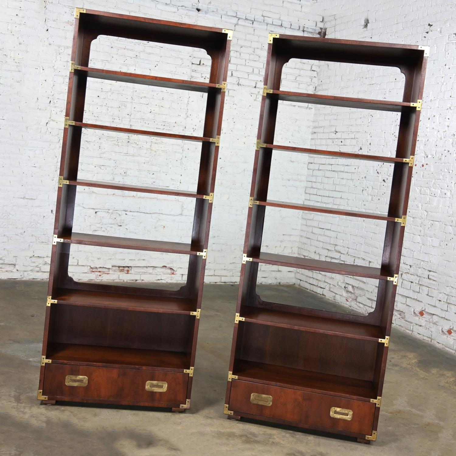 20th Century Pair Henredon Campaign Style Walnut Bookcases Display Cases or Shelves Brass Det For Sale