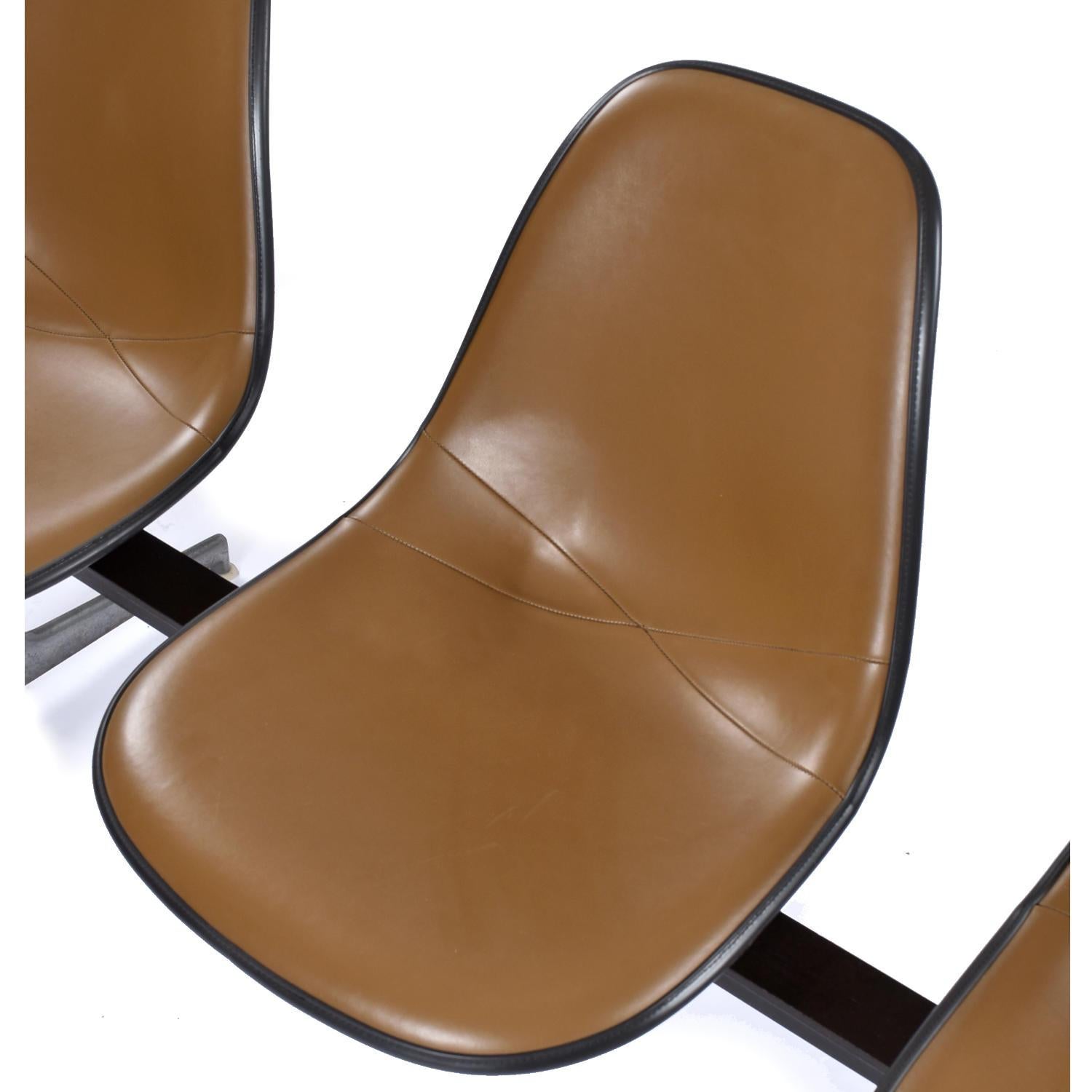 Paar Herman Miller Eames Tandem Bänke mit Brown Naugahyde Pad Shell Stühle 7