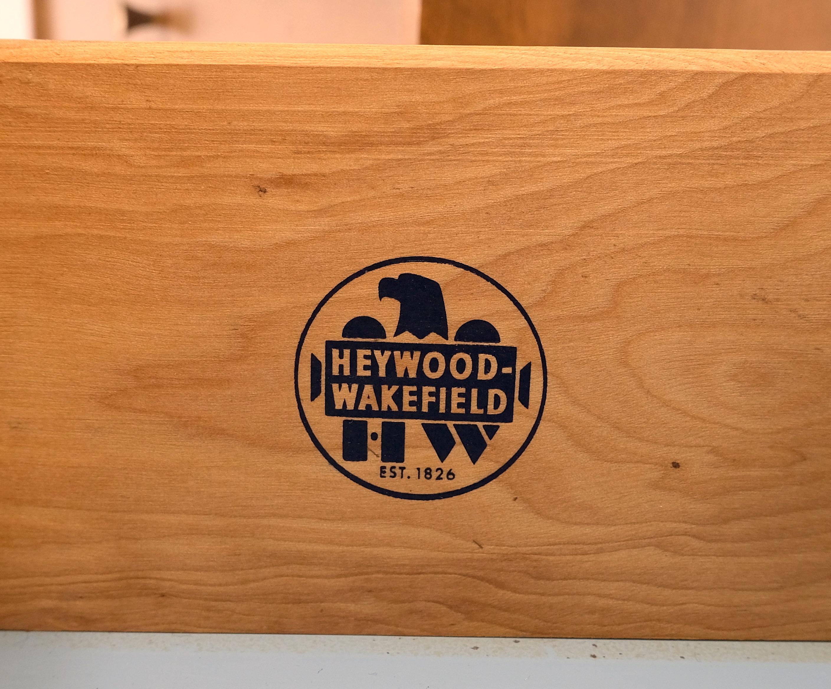 American Pair Heywood Wakefield Mid-Century Modern One Drawer Nightstands End Tables Mint For Sale