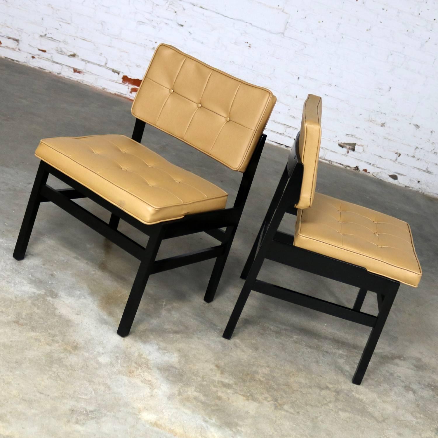 20th Century Pair of Hibriten Blackened Wood and Faux Leather Mid-Century Modern Chairs For Sale