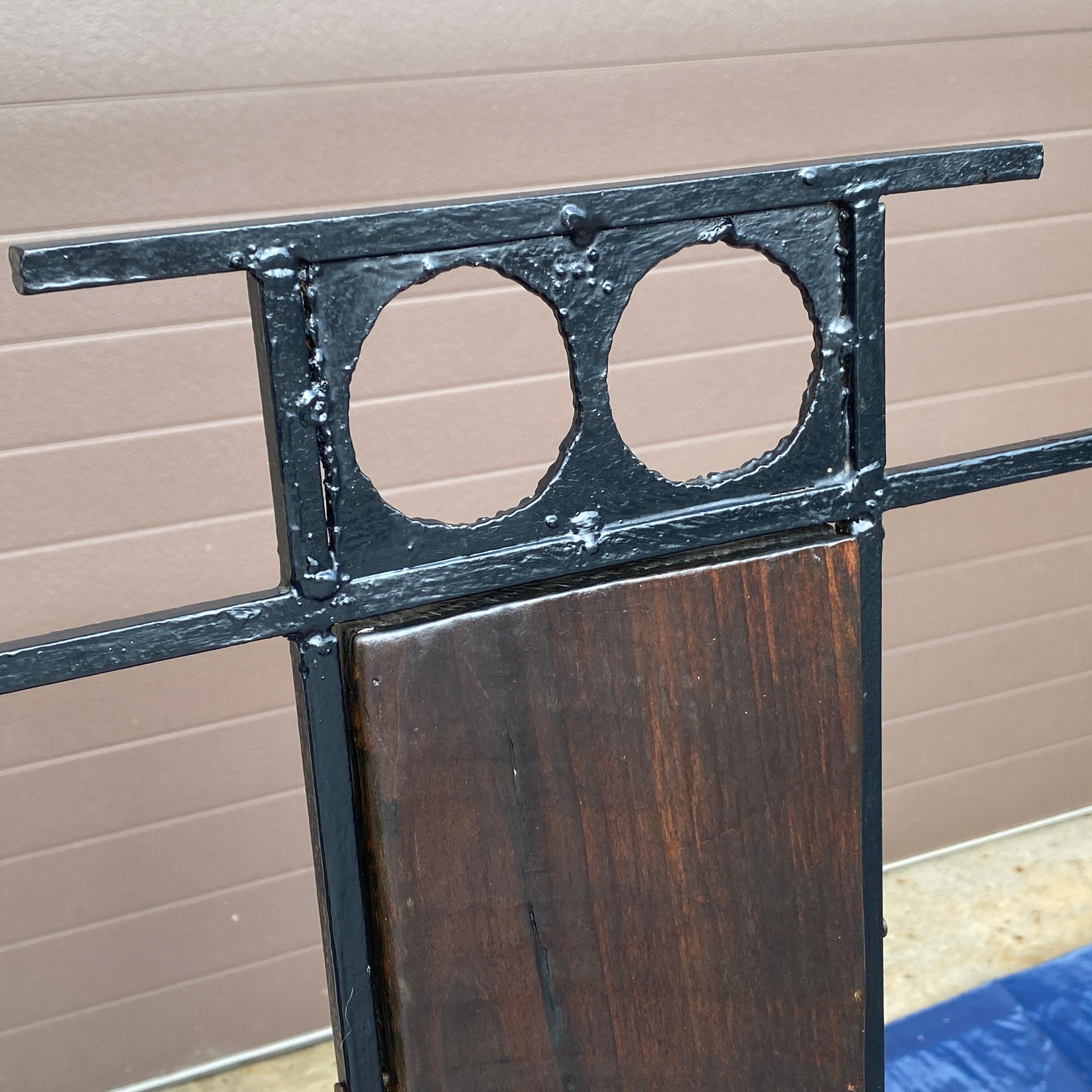 Paire de chaises d'appoint brutalistes à haut dossier par Harry Balmer pour Flemington Iron Works Bon état - En vente à West Chester, PA