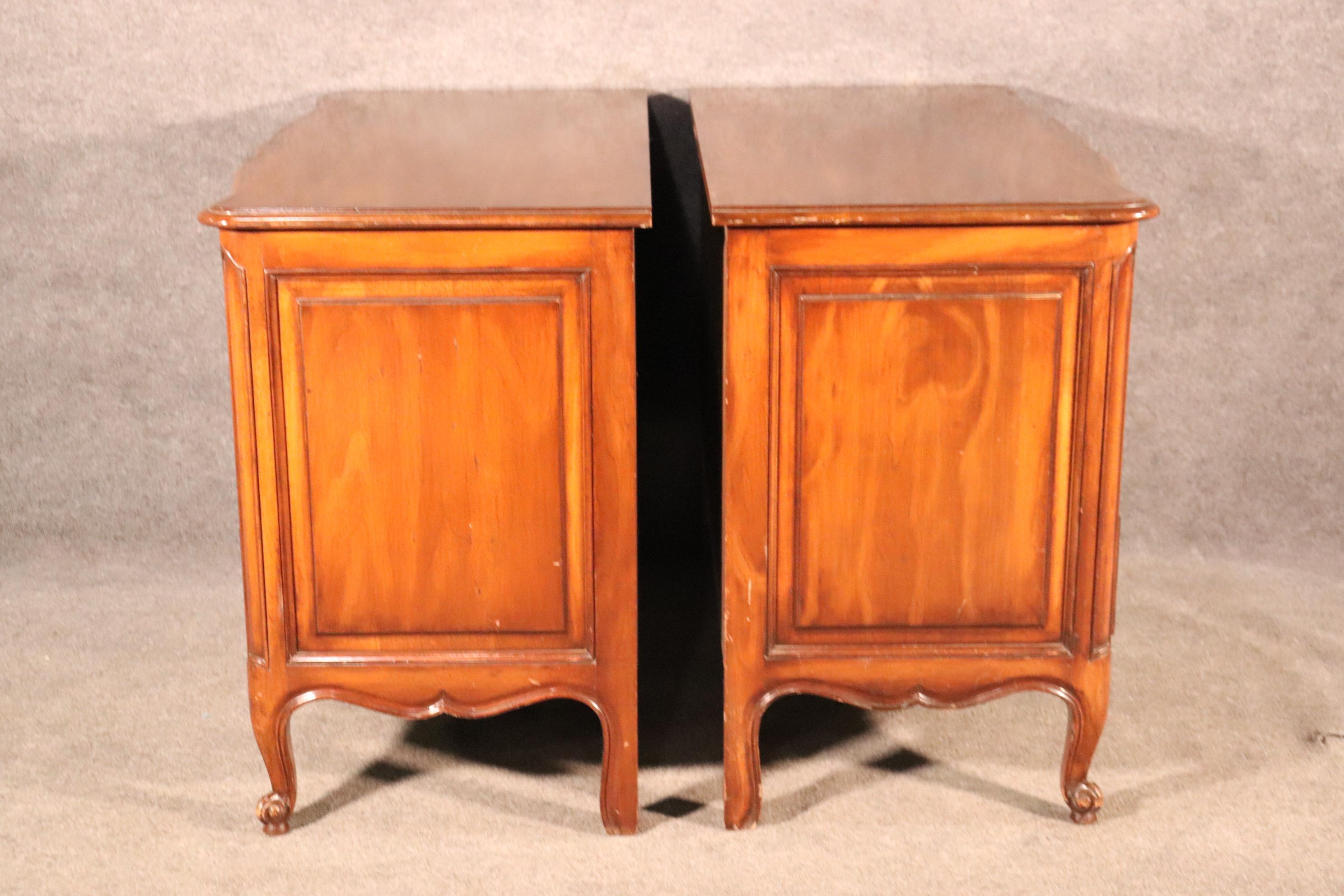 Mid-20th Century Pair High Quality Walnut French Louis XV Style Commodes Dressers, Circa 1960 For Sale