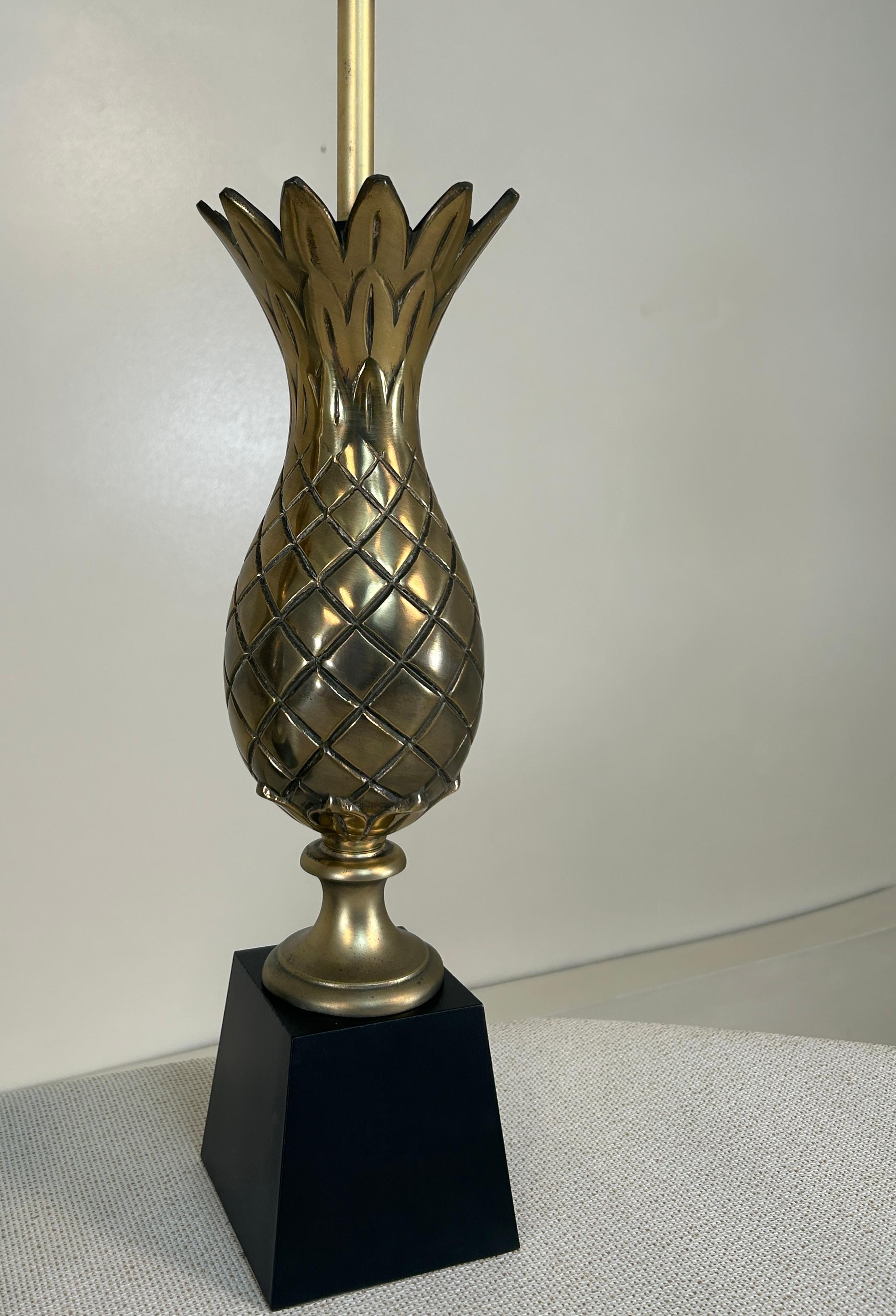 Américain Paire de lampes ananas moulées Hollywood Regency en vente