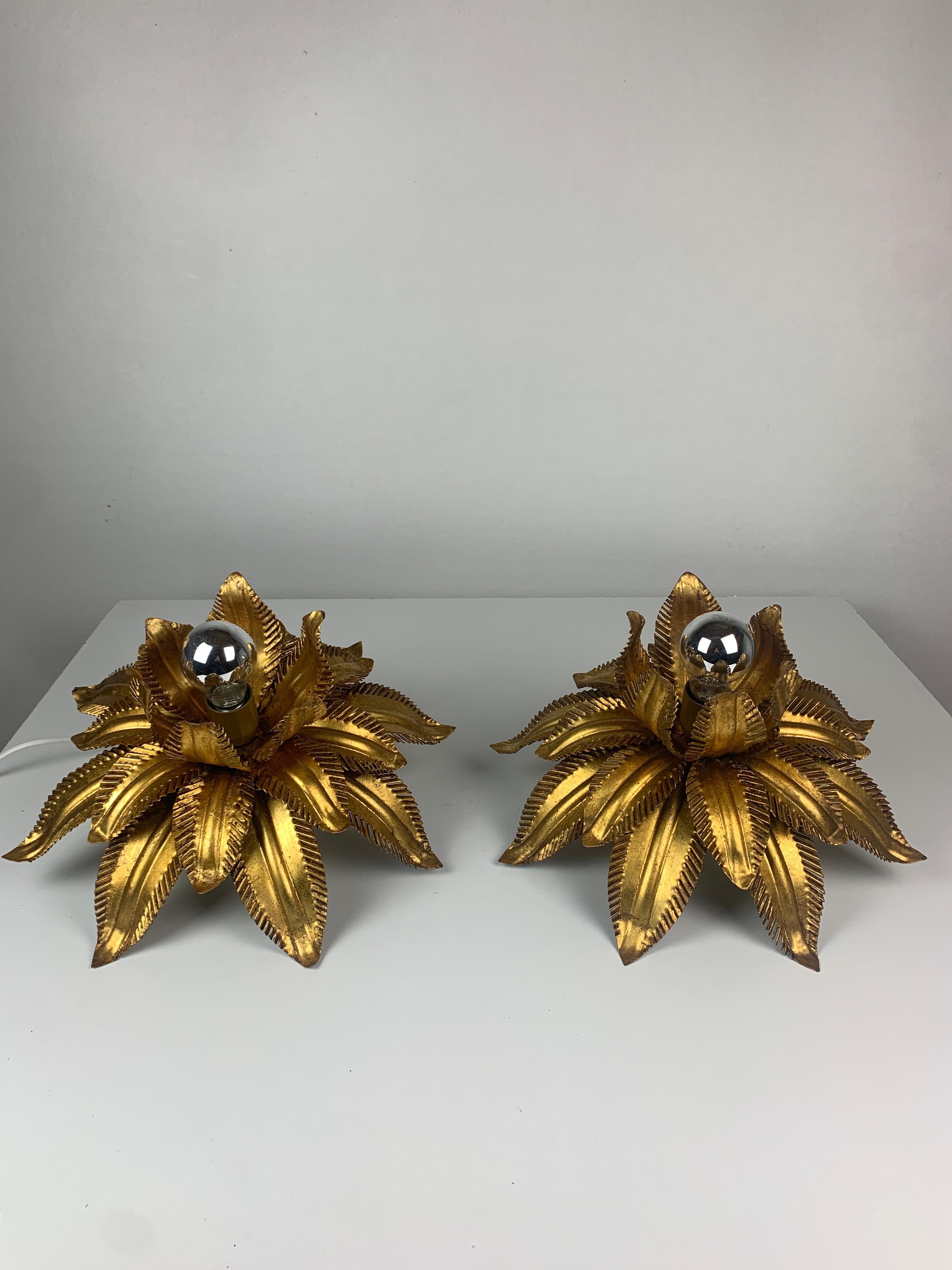 Allemand Paire de supports de plafond en laiton Florentine Hollywood Regency par Hans Kögl, années 1960 en vente