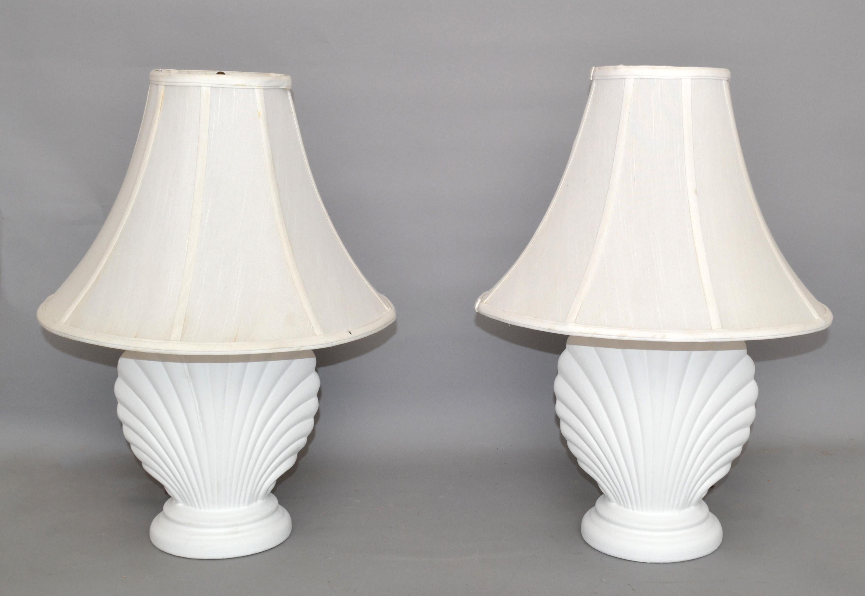 Pair Hollywood Regency Gesso Finish Nautical Seashell Shape Plaster Table Lamps In Good Condition For Sale In Miami, FL