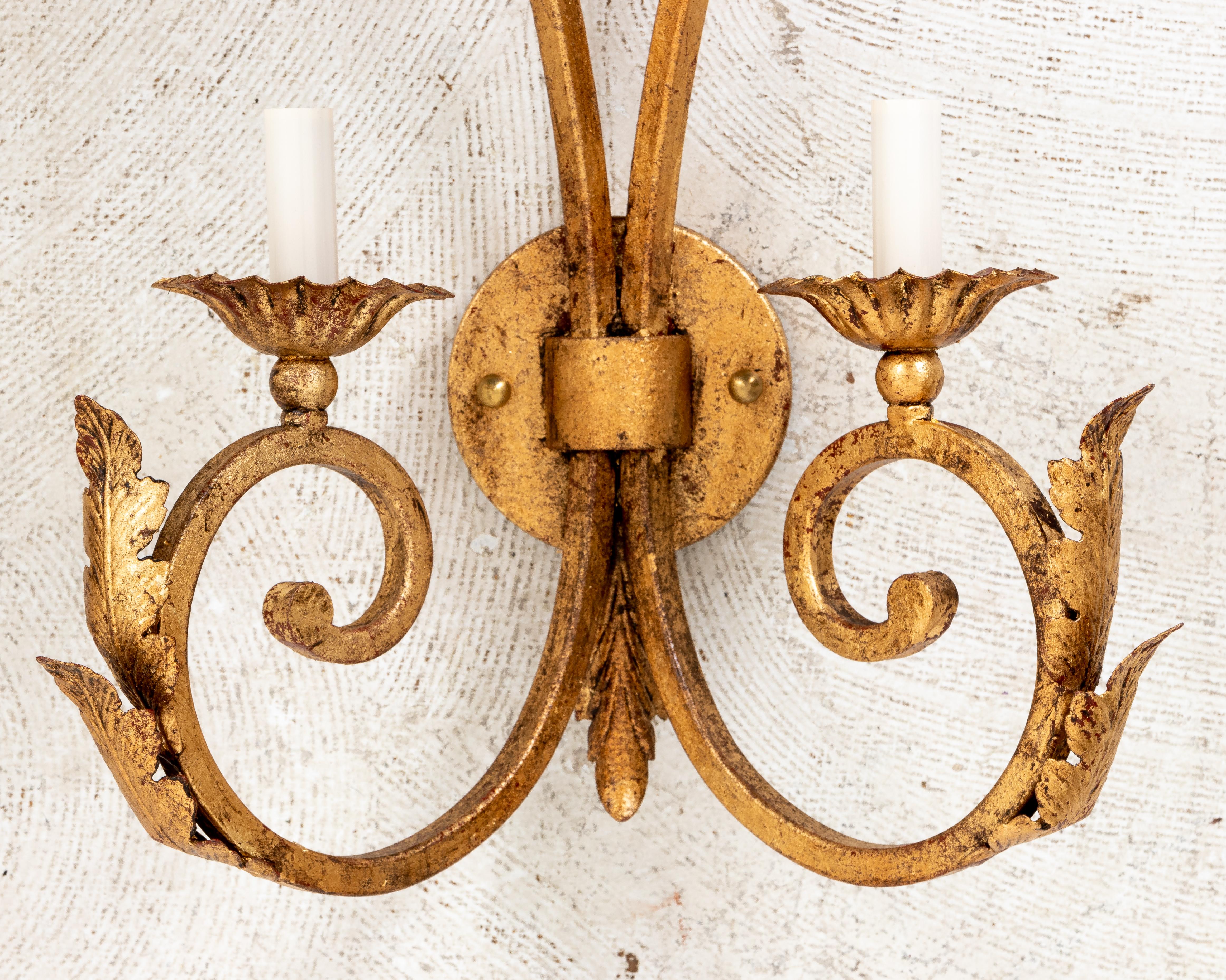 Pair of Hollywood Regency Gilded Iron Sconces In Good Condition For Sale In New York, NY