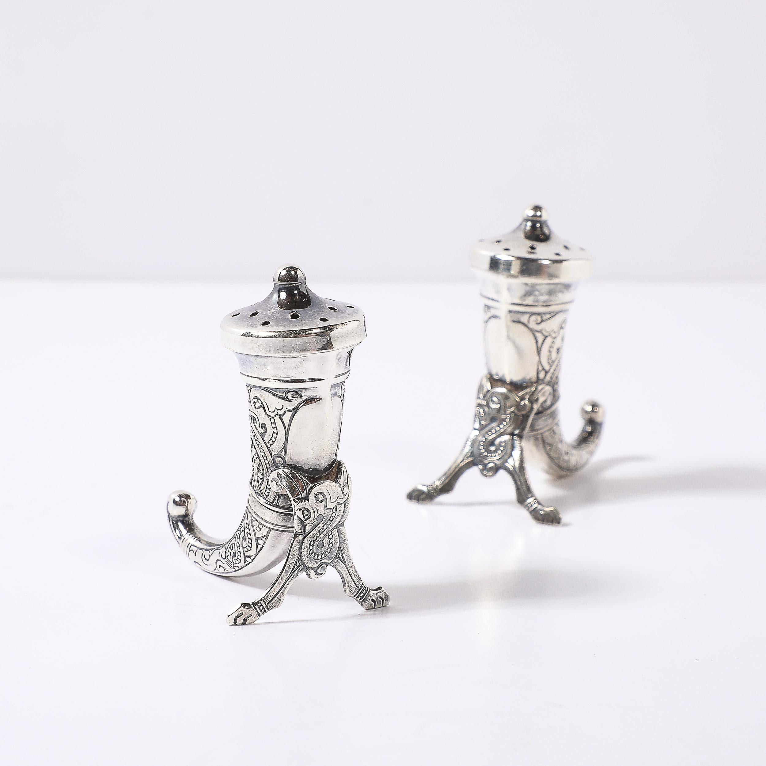 Paire de salières et de poivrières en argent sterling de forme Horn par Theodor Olsens en vente 3