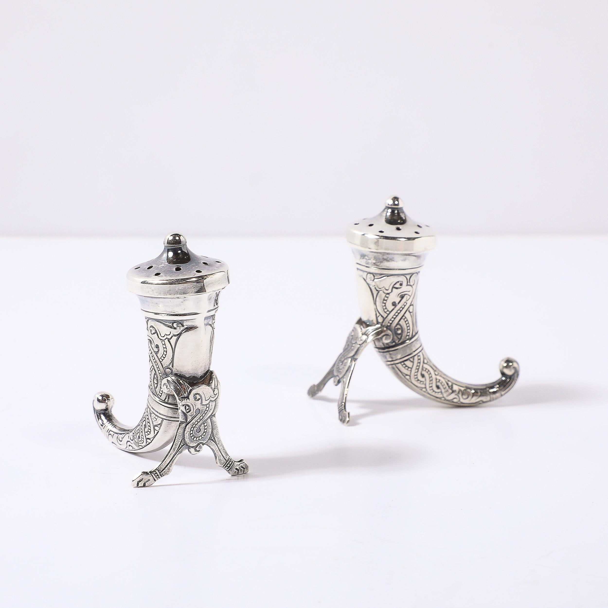 Paire de salières et de poivrières en argent sterling de forme Horn par Theodor Olsens en vente 4