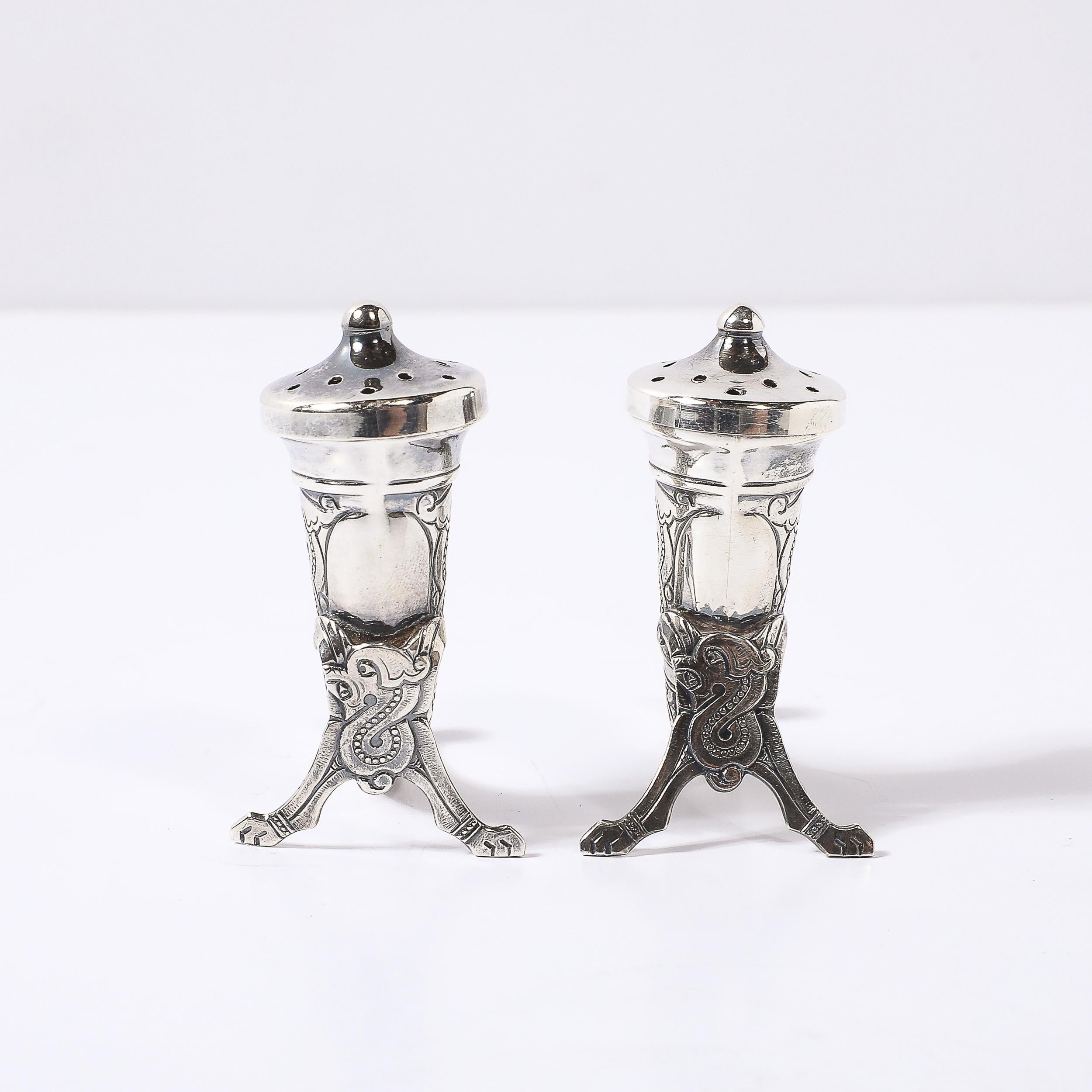 Norvégien Paire de salières et de poivrières en argent sterling de forme Horn par Theodor Olsens en vente