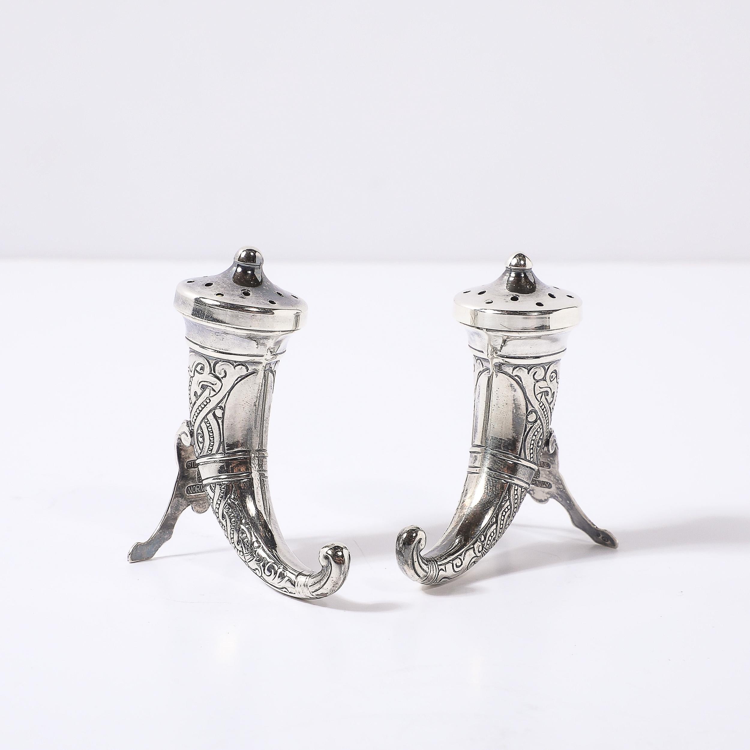 Argent sterling Paire de salières et de poivrières en argent sterling de forme Horn par Theodor Olsens en vente