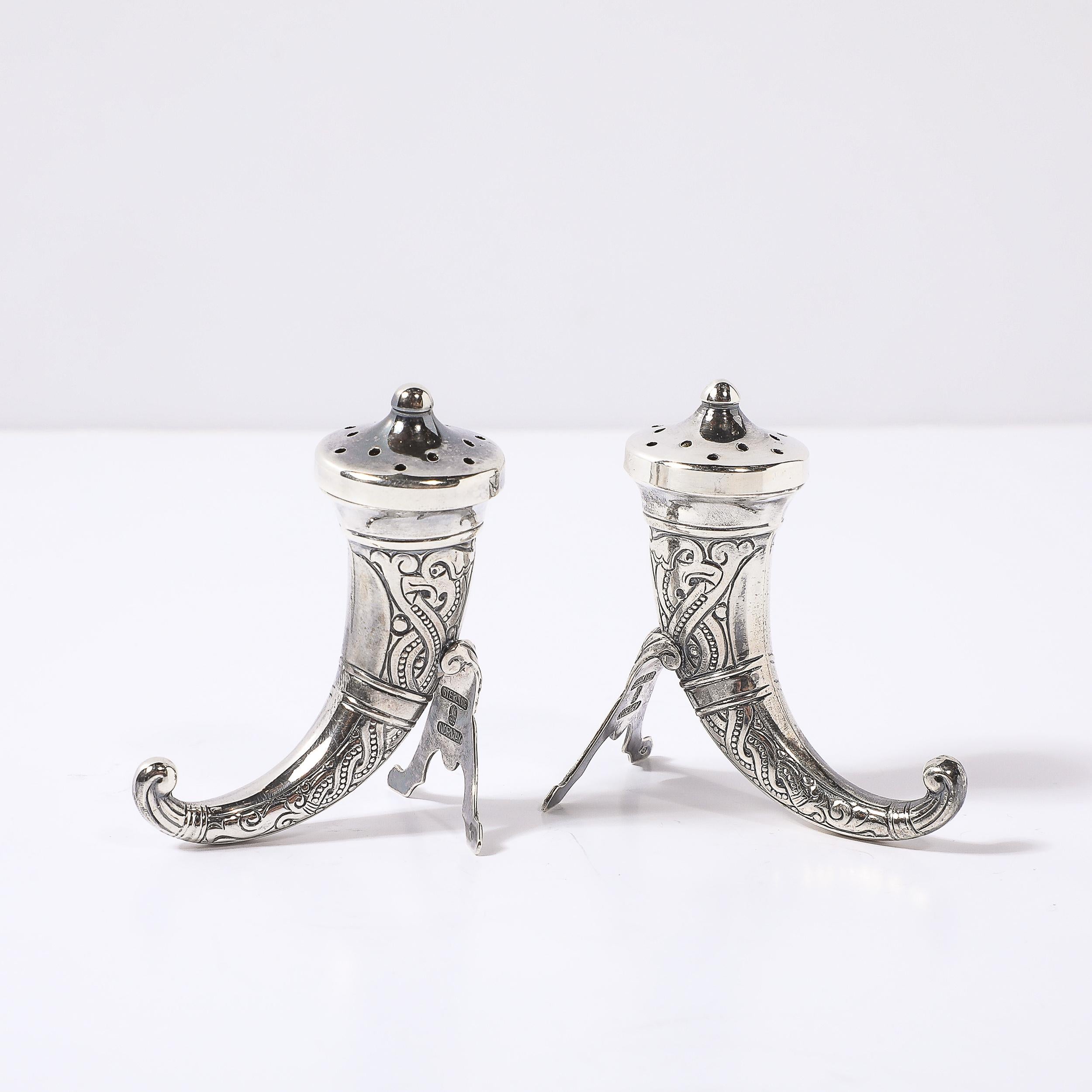 Paire de salières et de poivrières en argent sterling de forme Horn par Theodor Olsens en vente 2
