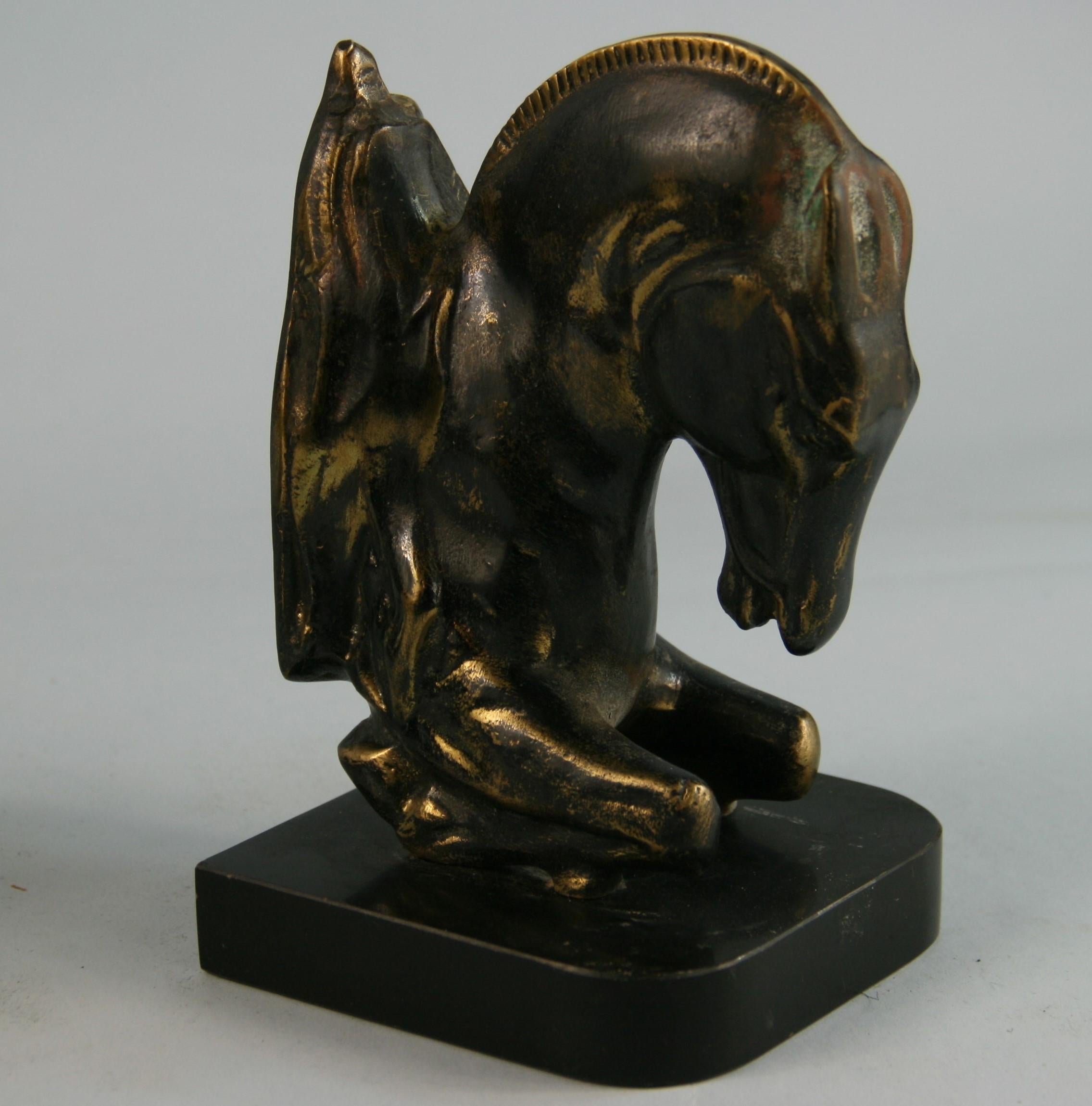 Pair Horse Bookends on Black Marble Base In Good Condition In Douglas Manor, NY