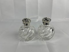 Pareja, Horton & Allday Frascos de perfume de plata de ley y vidrio arremolinado C. 1893