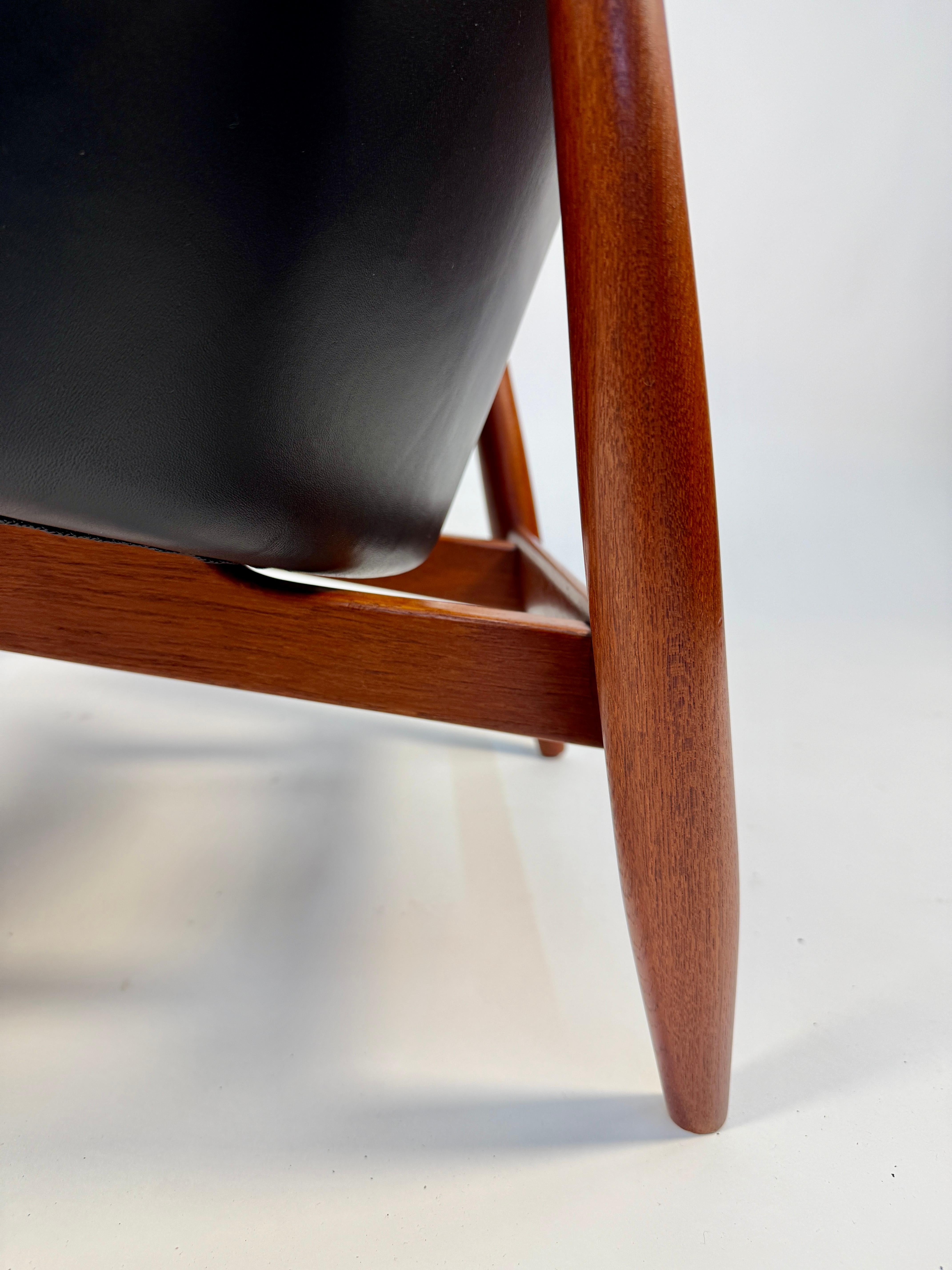 Pair Ib Kofod-Larsen Elizabeth Lounge Chairs im Angebot 3
