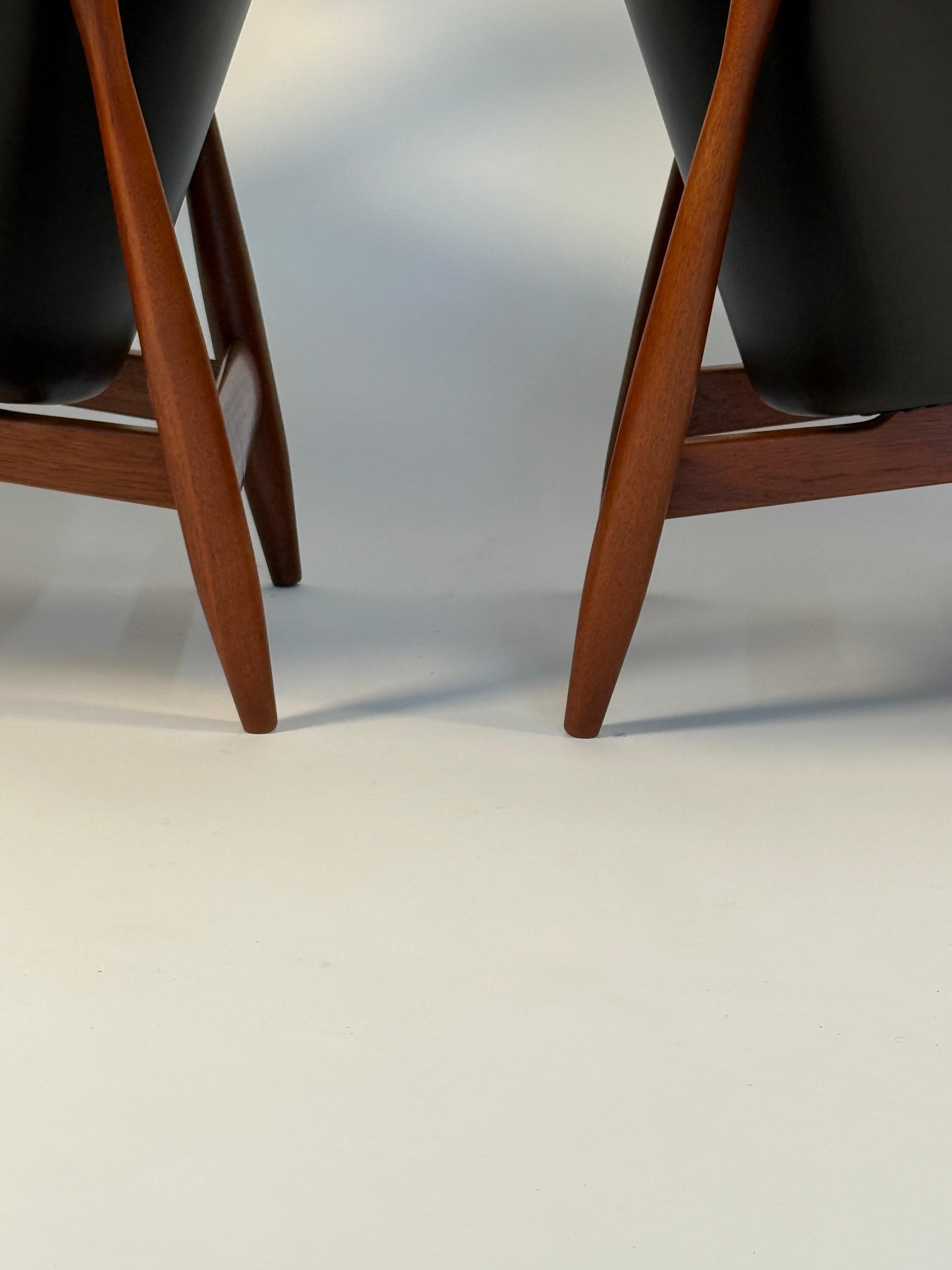 Pair Ib Kofod-Larsen Elizabeth Lounge Chairs im Angebot 5