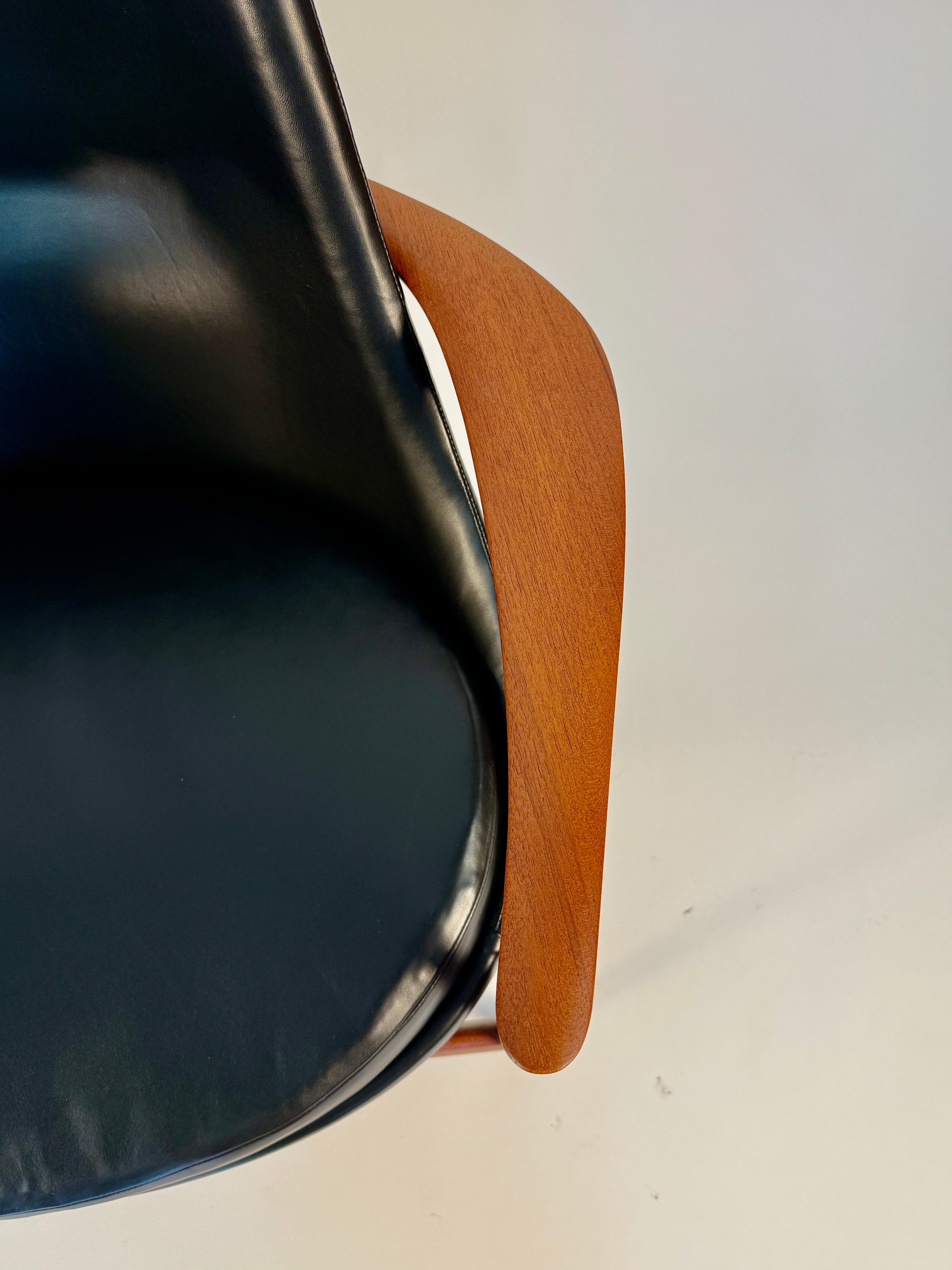Pair Ib Kofod-Larsen Elizabeth Lounge Chairs im Angebot 10