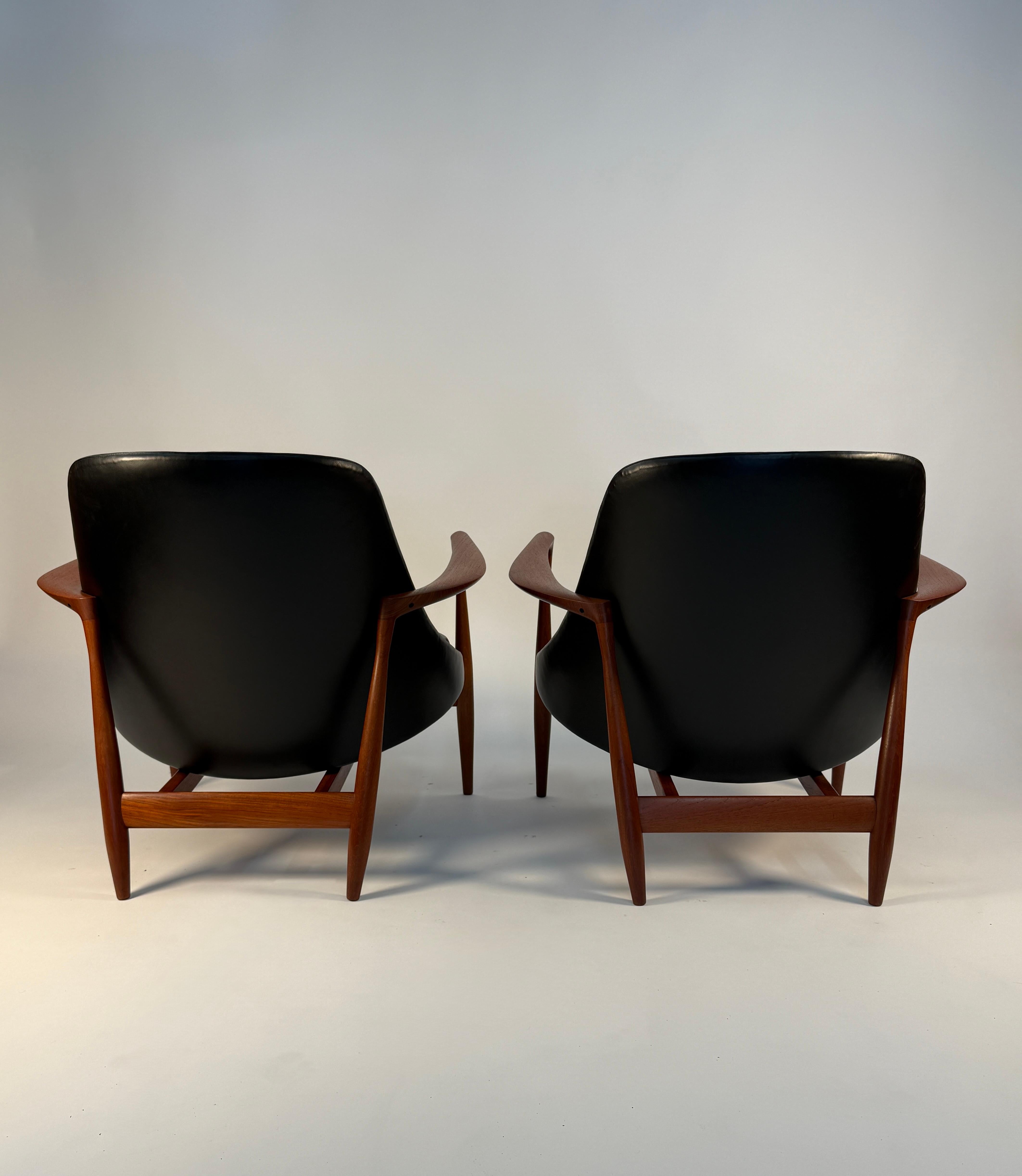 Pair Ib Kofod-Larsen Elizabeth Lounge Chairs im Zustand „Gut“ im Angebot in San Diego, CA