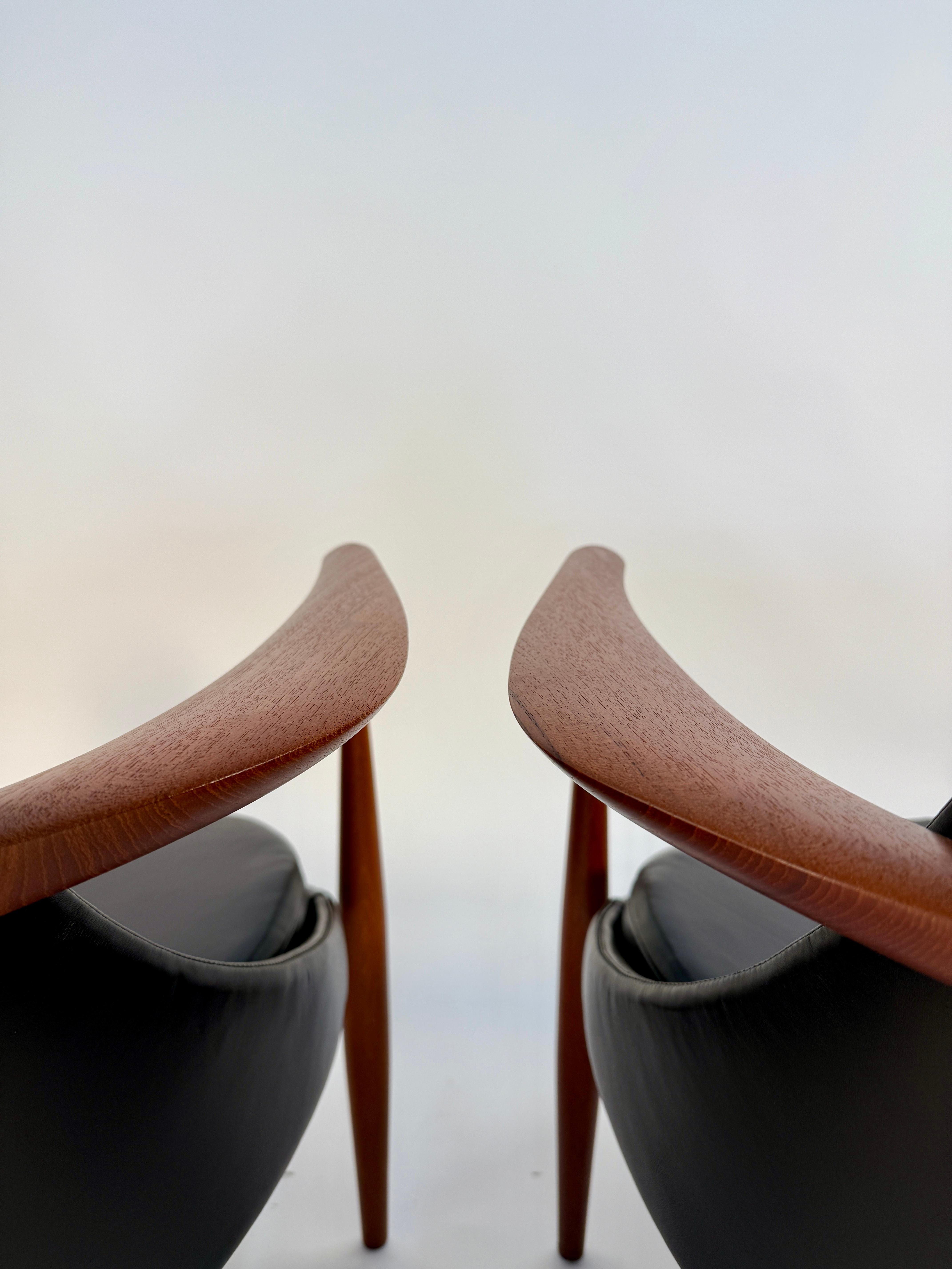 Pair Ib Kofod-Larsen Elizabeth Lounge Chairs (20. Jahrhundert) im Angebot