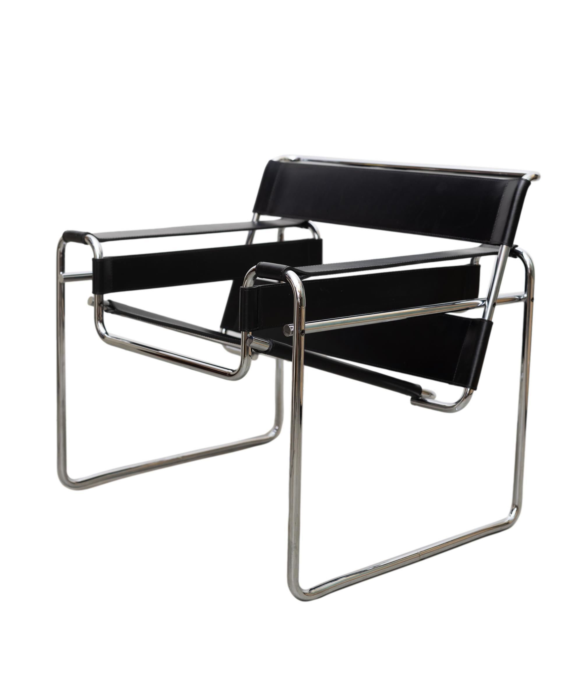 Mid-Century Modern Pair Iconic Wassily Chairs B3, Marcel Breuer for Knoll, Black Leather, Signed
