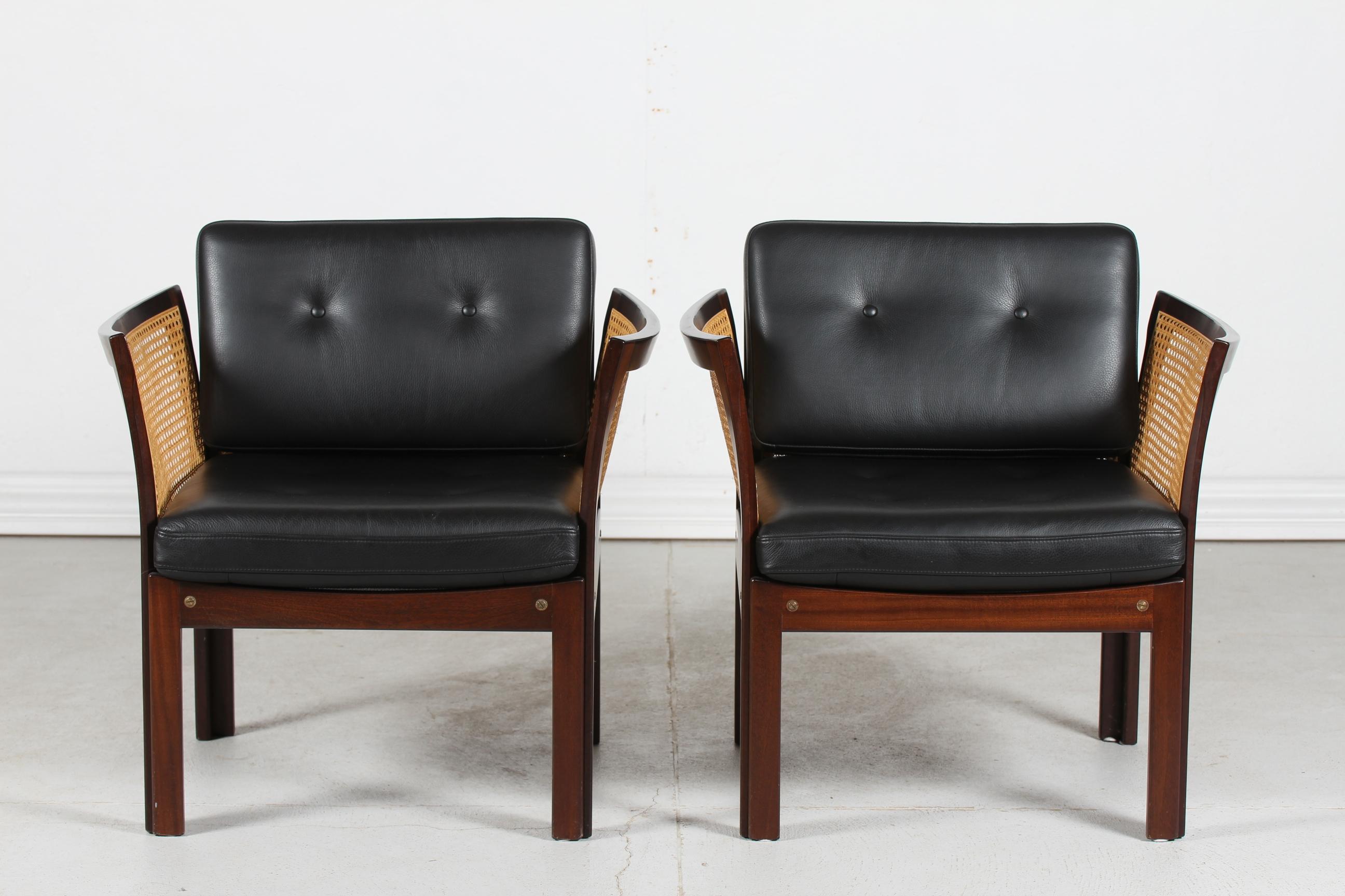 Pair of Plexus chairs by the Danish furniture architect Kristian Illum Wikkelsø (1919-1999), manufactured by cabinetmaker C.F. Christensen, Silkeborg, in Denmark.

These plexus chairs are made of solid mahogany with lacquer. 
The cushions are