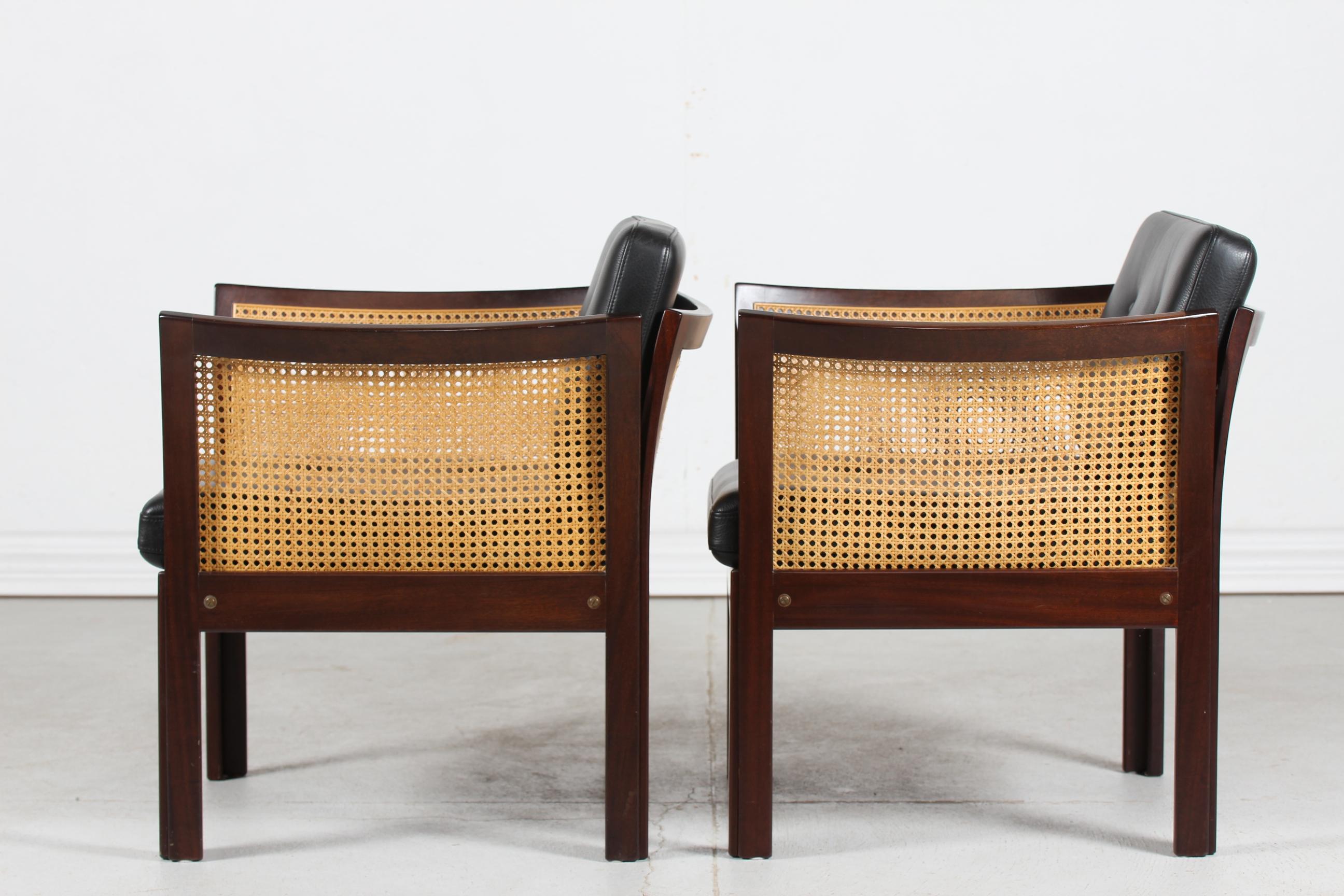Pair Illum Wikkelsø Plexus Chair of Mahogany Black Leather Upholstery, Denmark In Good Condition In Aarhus C, DK