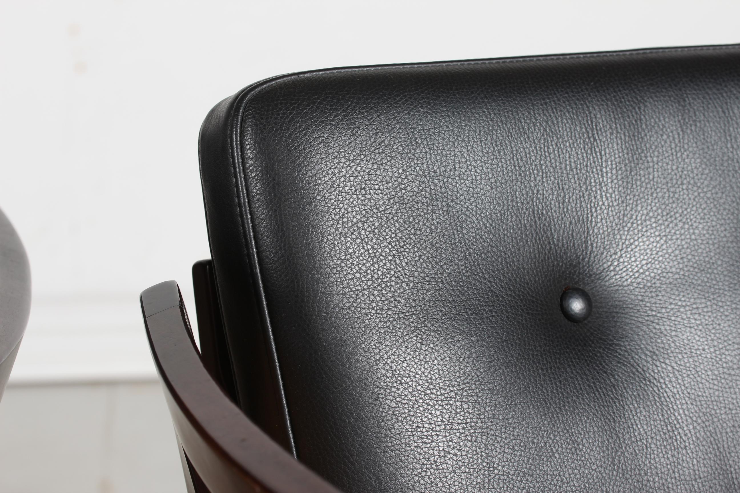 Late 20th Century Pair Illum Wikkelsø Plexus Chair of Mahogany Black Leather Upholstery, Denmark