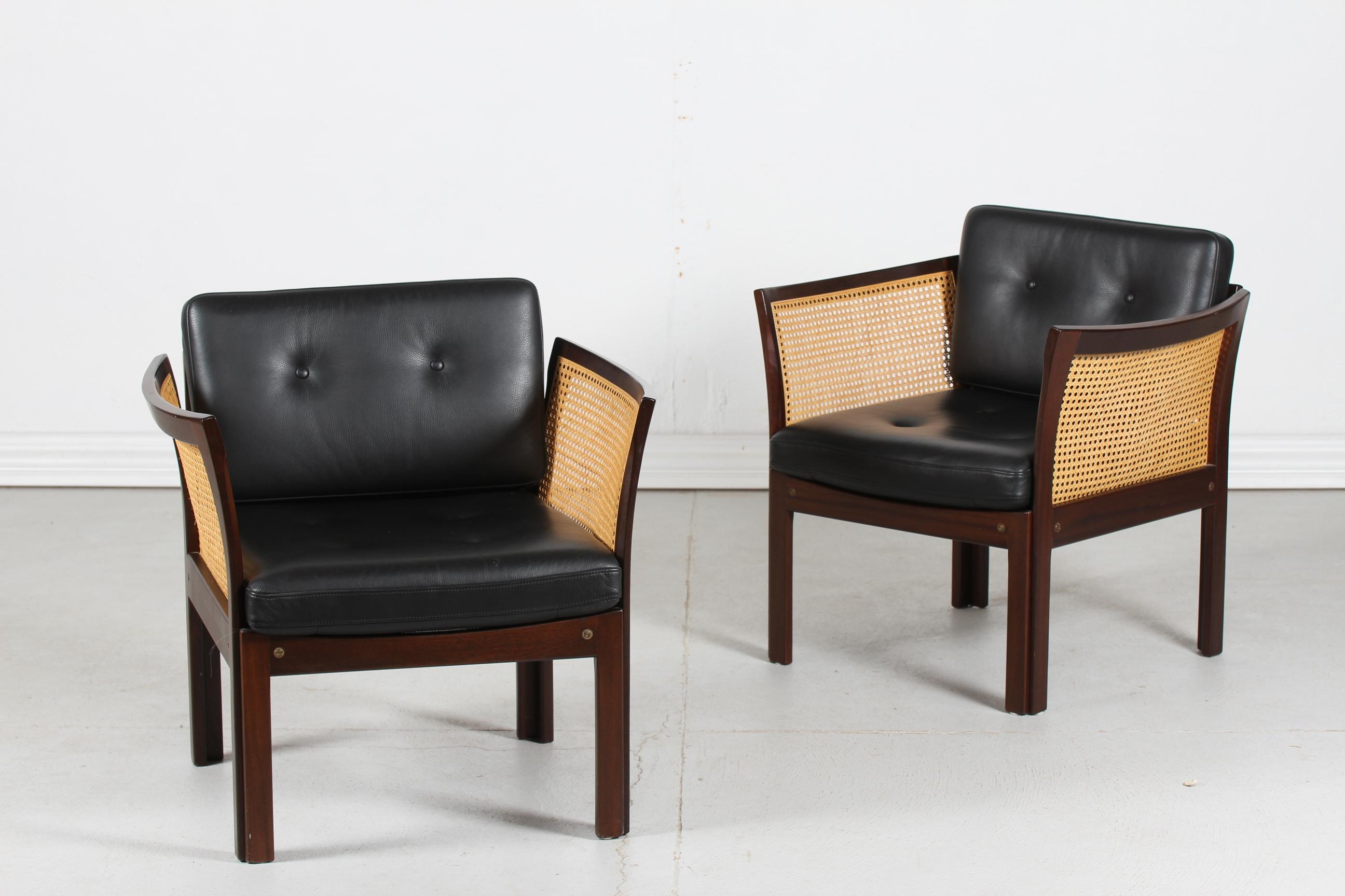 Pair Illum Wikkelsø Plexus Chair of Mahogany Black Leather Upholstery, Denmark 2