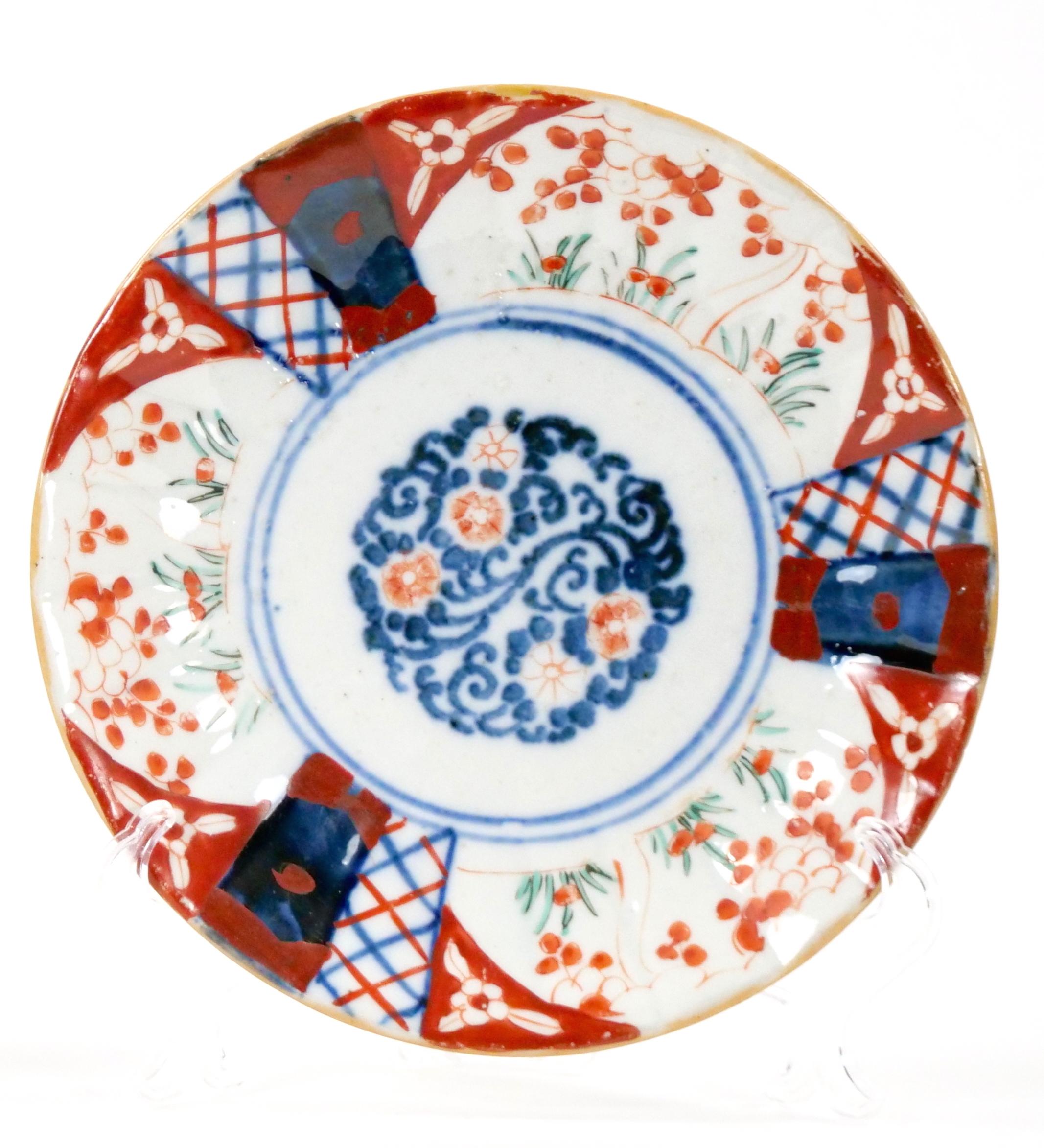 Hand-Crafted Pair Imari Porcelain Chinese Export Decorative Plates For Sale