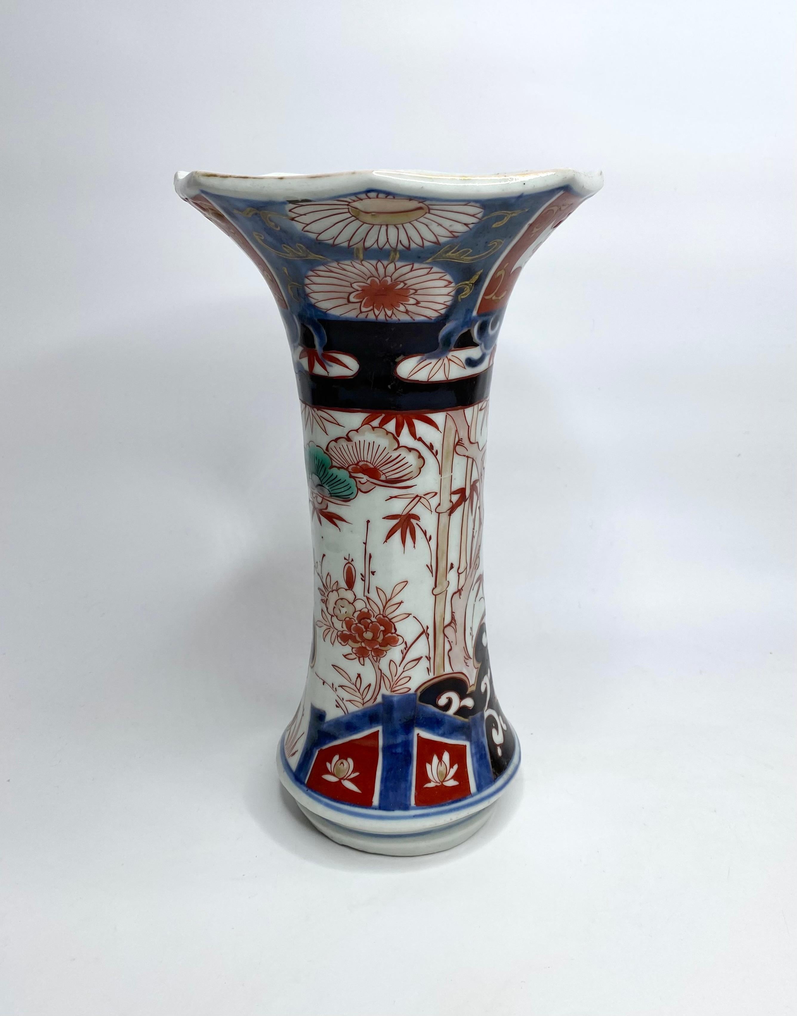 Early 18th Century Pair Imari porcelain vases, Arita, Japan, c. 1700. Genryoku Period.