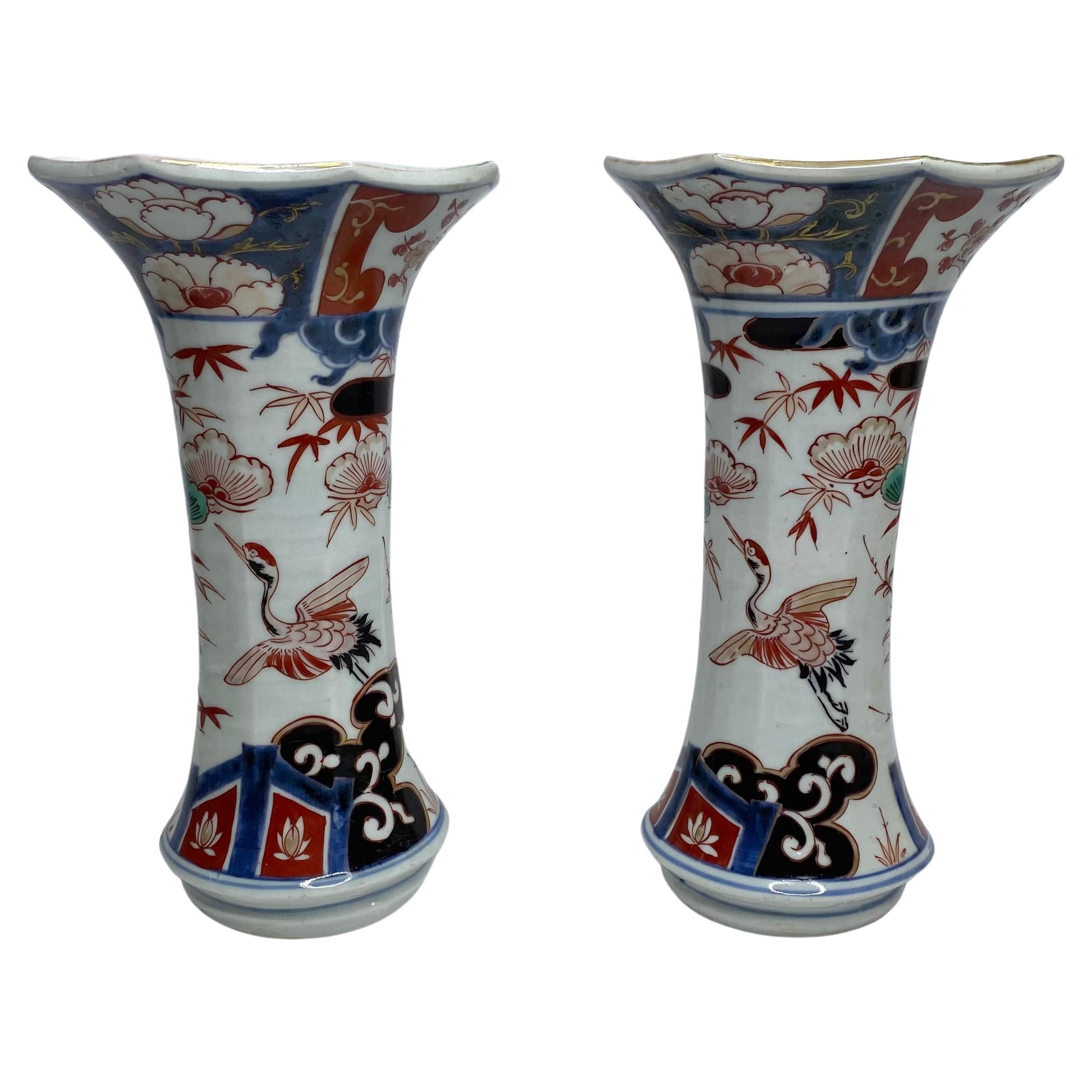 https://a.1stdibscdn.com/pair-imari-porcelain-vases-arita-japan-c-1700-genryoku-period-for-sale/f_43971/f_355484321691085134289/f_35548432_1691085135191_bg_processed.jpg