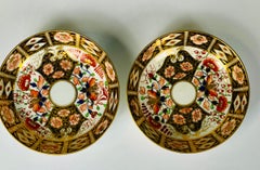 Paire de soucoupes Imari à motif King''s fabriquées en Angleterre, vers 1820