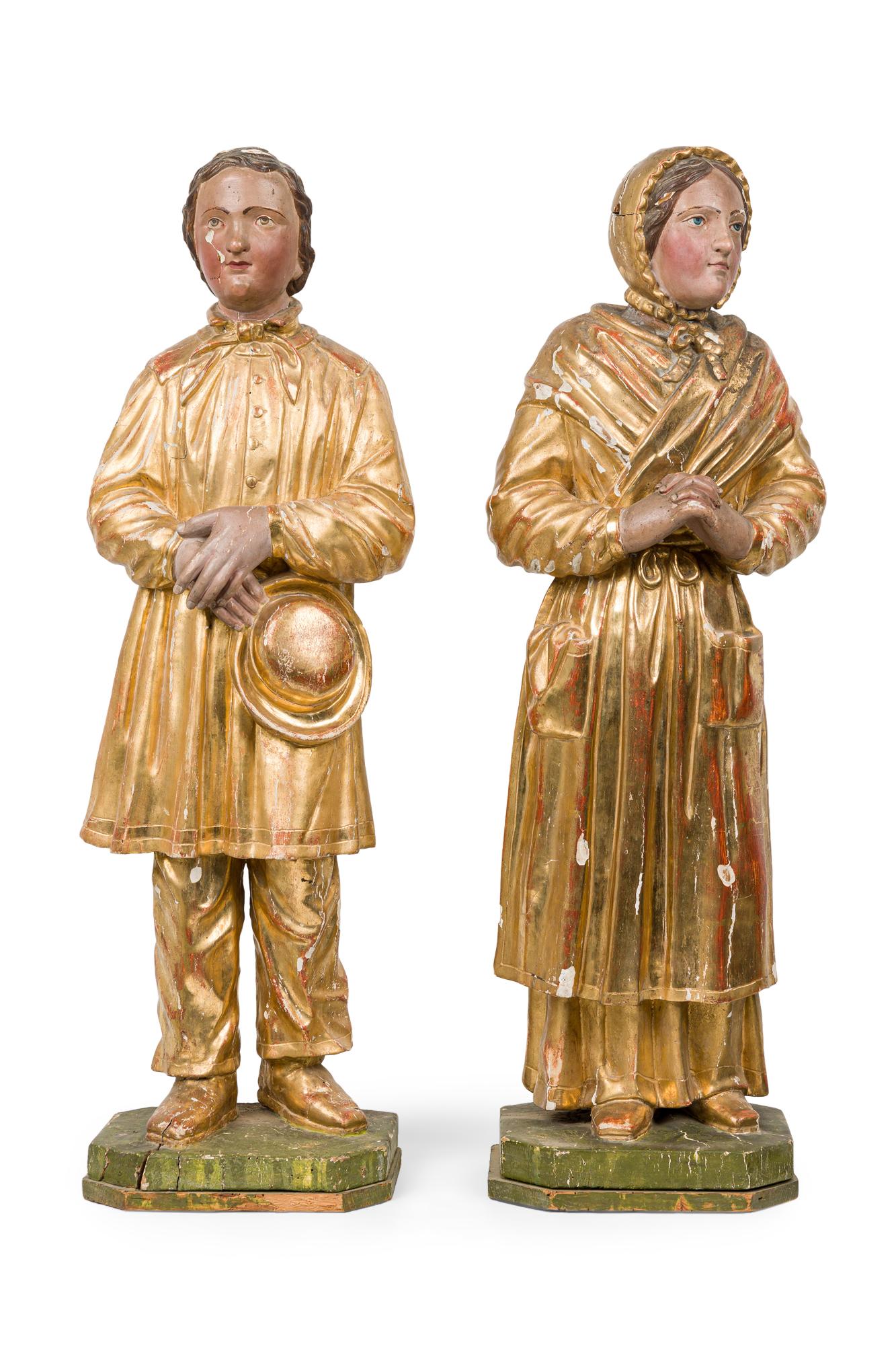 PAR de figuras de pie italianas (principios del siglo XIX) pintadas y talladas en paquete dorado de un joven y una dama vestidos con ropas tradicionales  (PRECIO POR PAR)