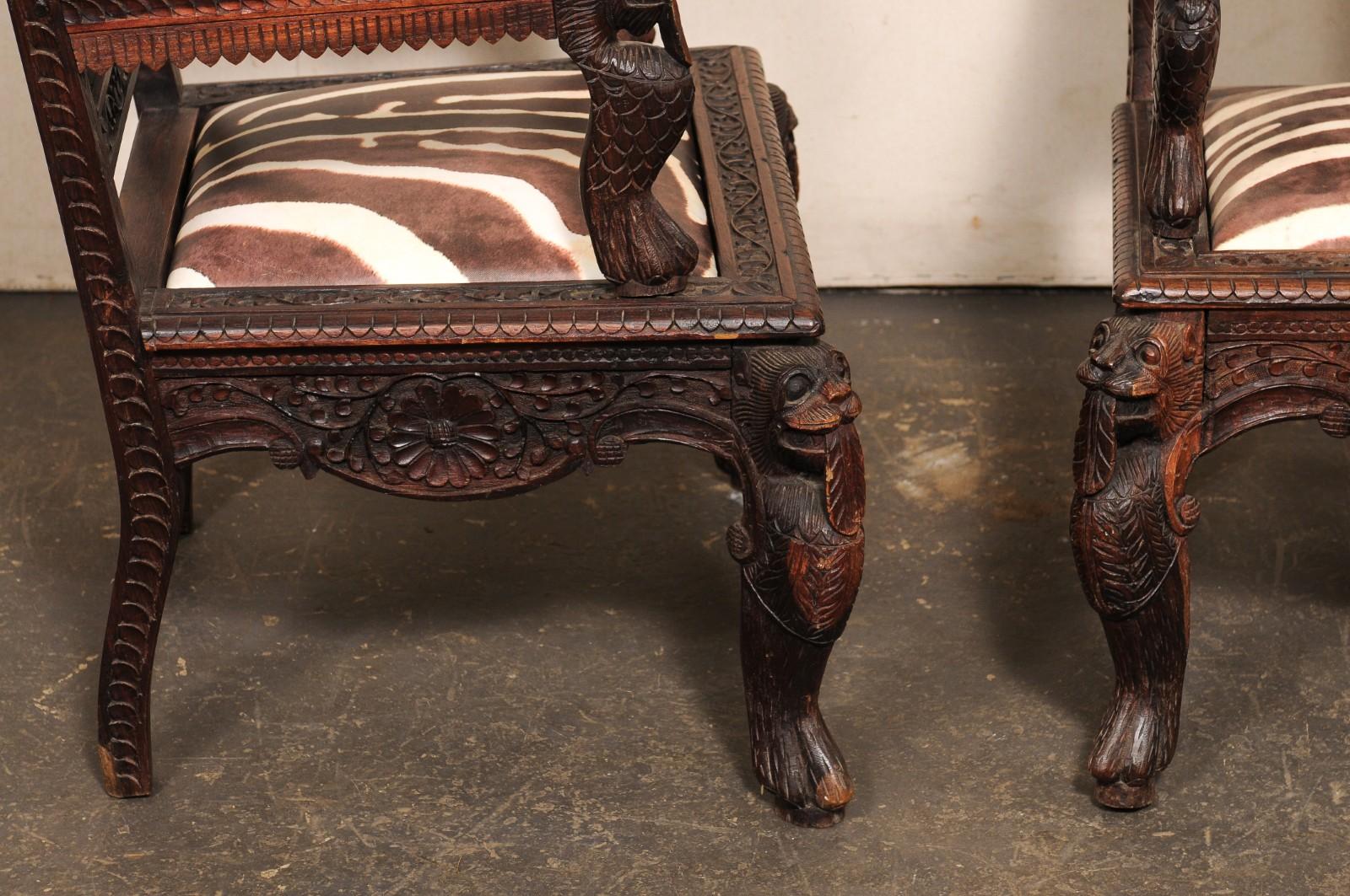 Paire de fauteuils indiens du milieu du siècle en Wood Wood sculpté avec sièges tapissés en vente 4