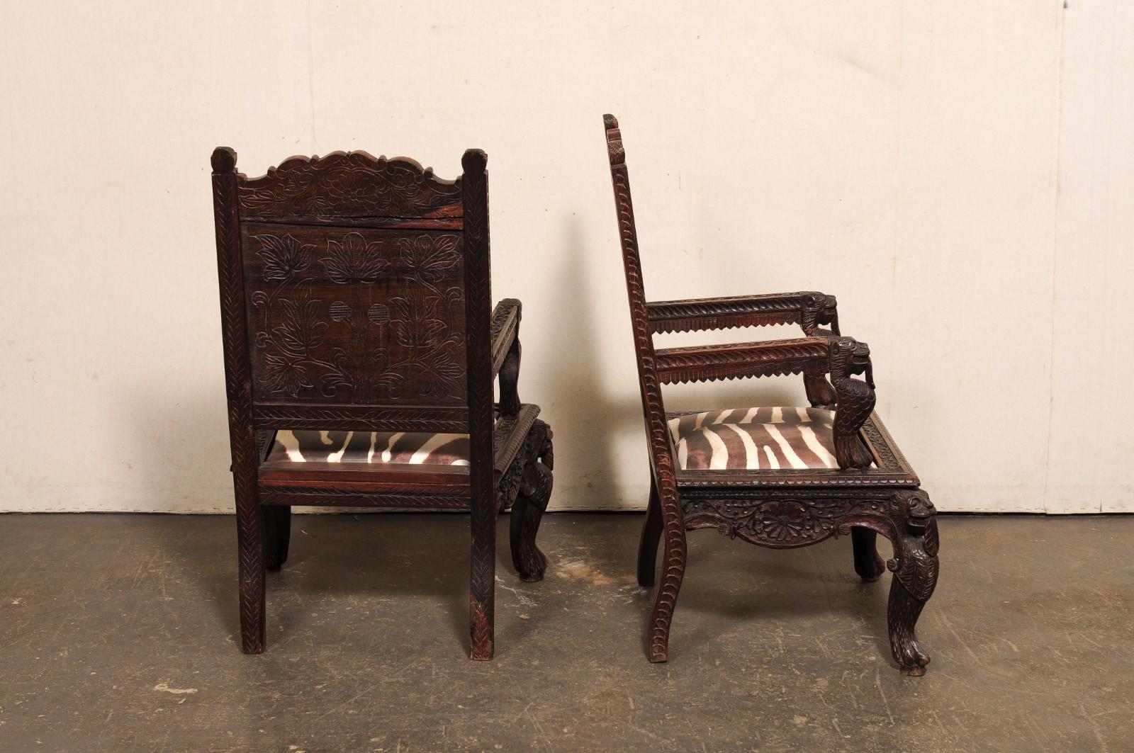 Paire de fauteuils indiens du milieu du siècle en Wood Wood sculpté avec sièges tapissés en vente 5