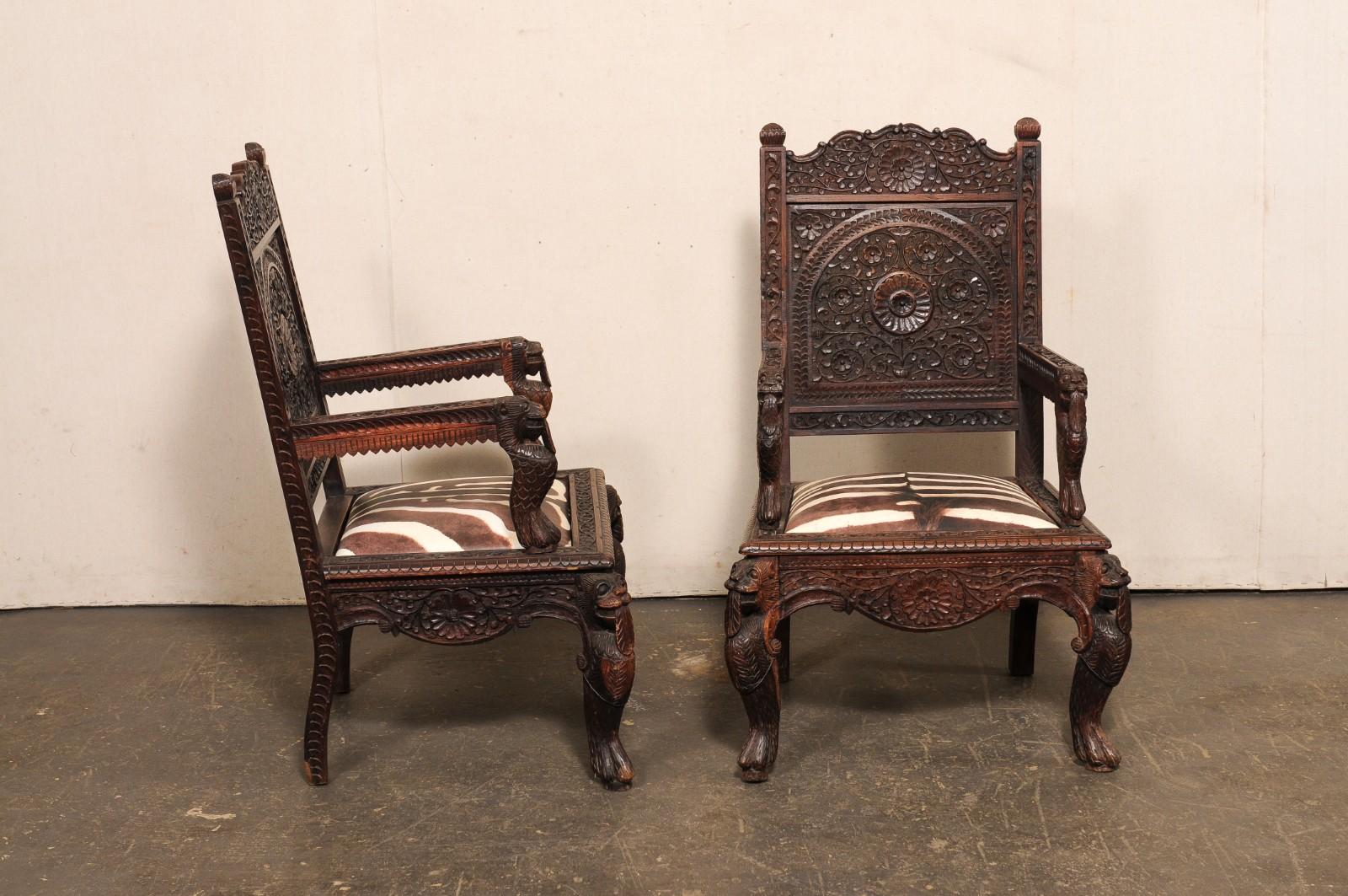 Paire de fauteuils indiens du milieu du siècle en Wood Wood sculpté avec sièges tapissés en vente 3