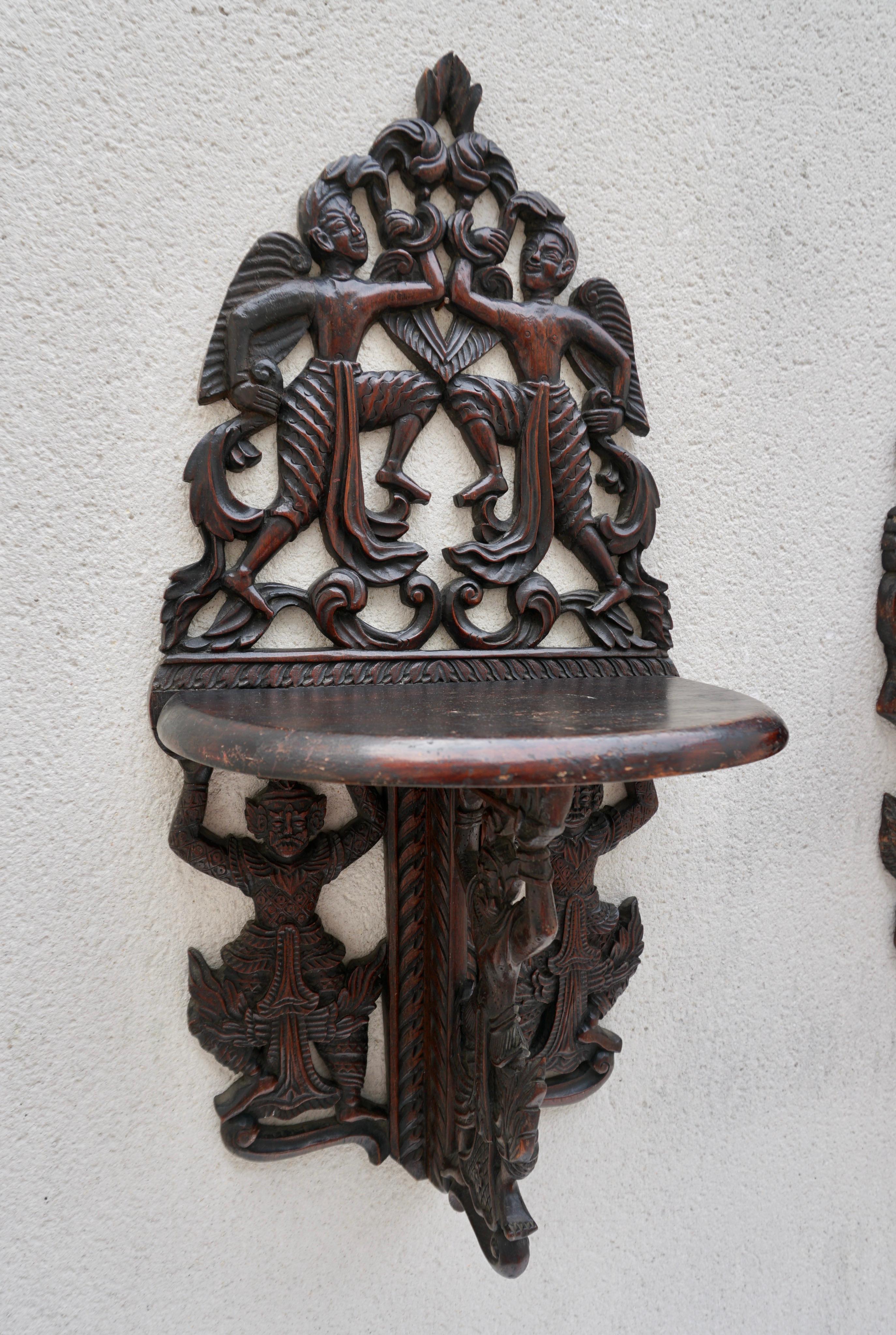 Pair Indonesian Carved Figural Wall Console Brackets In Good Condition For Sale In Antwerp, BE